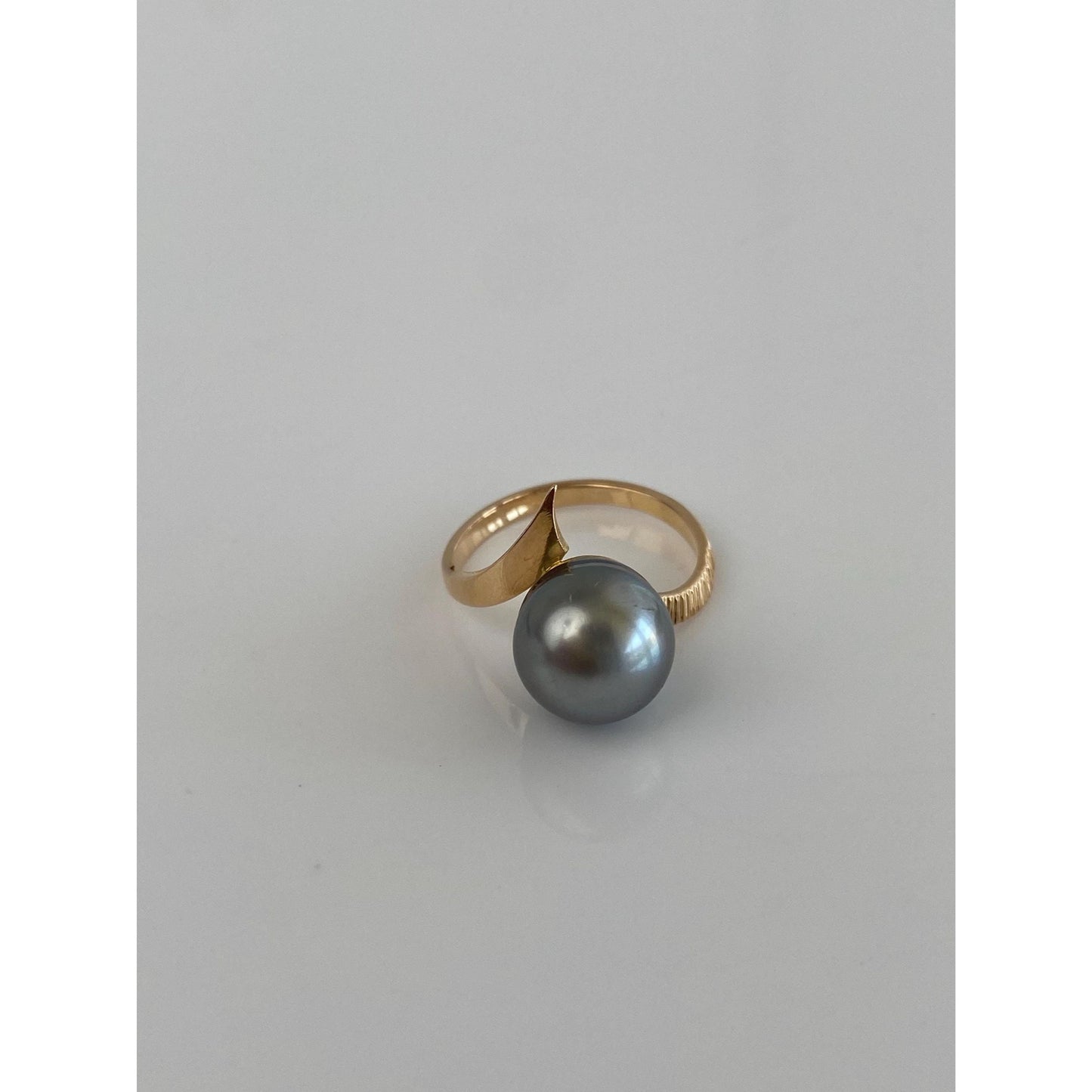Vintage Solid 18k Yellow Gold Tahitian Pearl Ring - Size 5.25