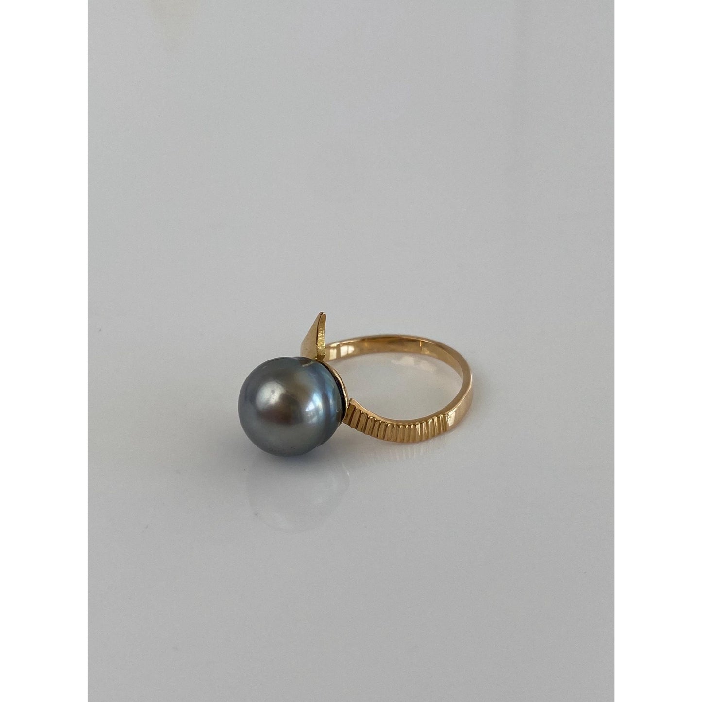 Vintage Solid 18k Yellow Gold Tahitian Pearl Ring - Size 5.25