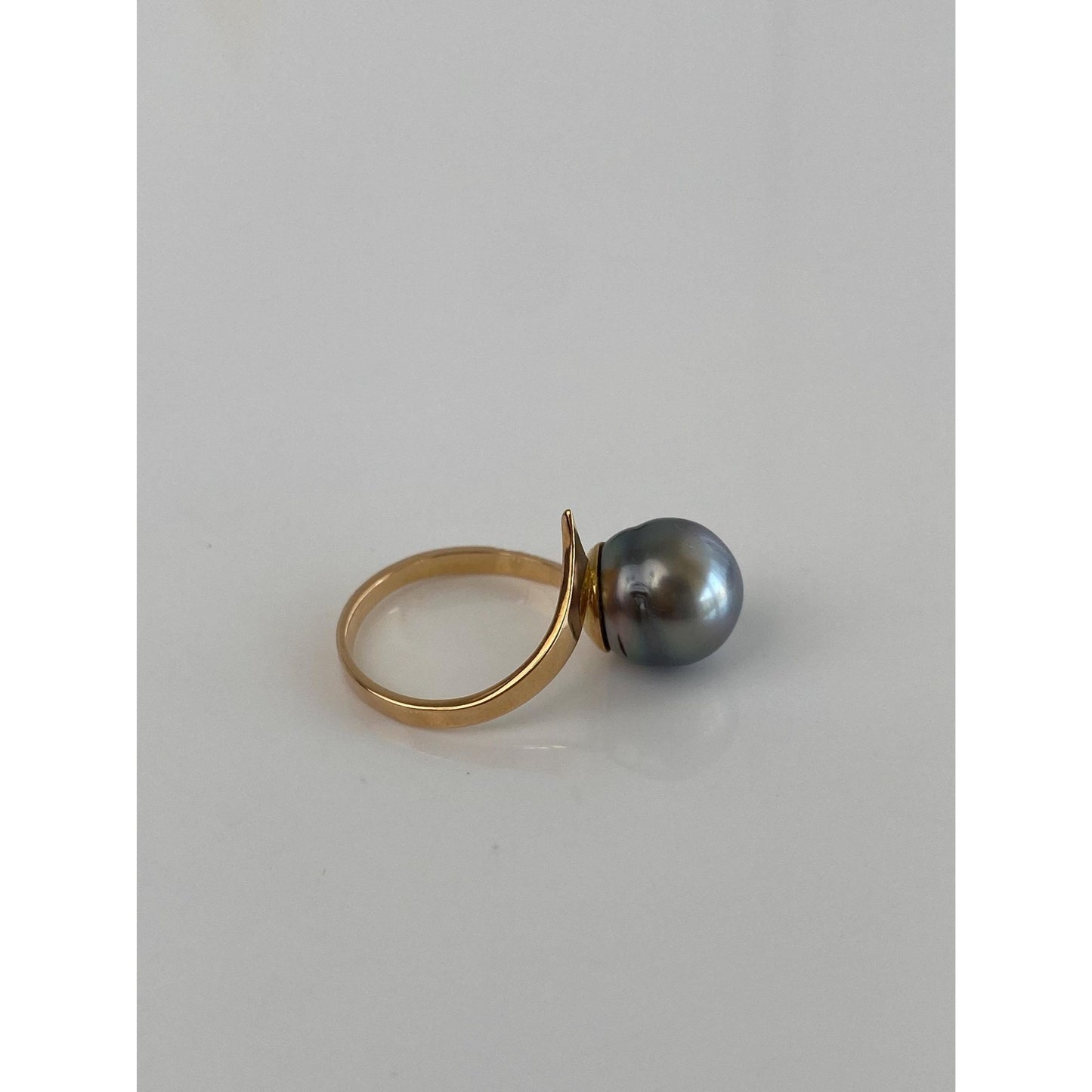 Vintage Solid 18k Yellow Gold Tahitian Pearl Ring - Size 5.25