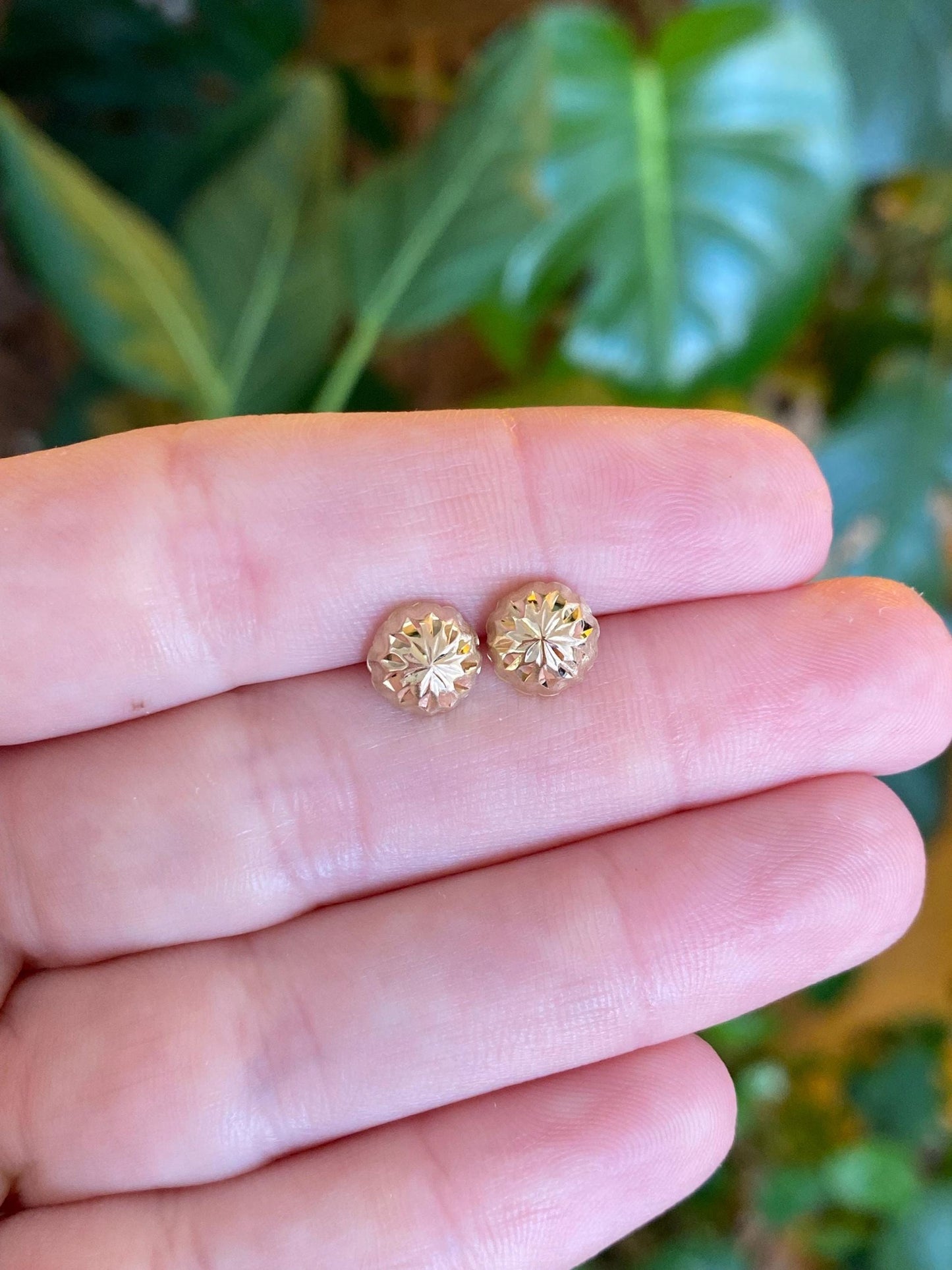 Vintage 14k Yellow Gold Diamond Cut Domed Stud Earrings