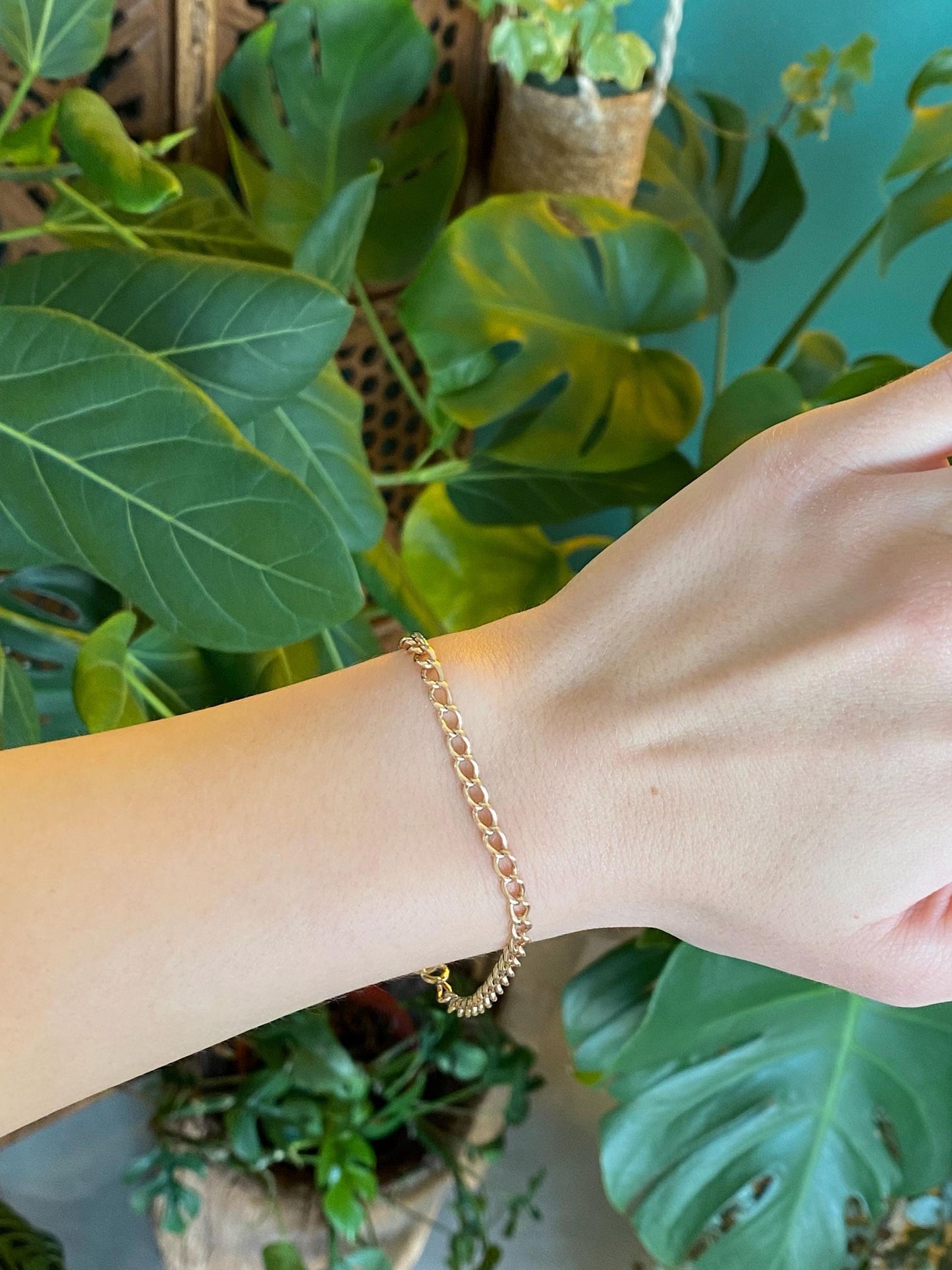 Vintage Solid 10k Yellow Gold Elongated Curb Chain Bracelet - 8 inches