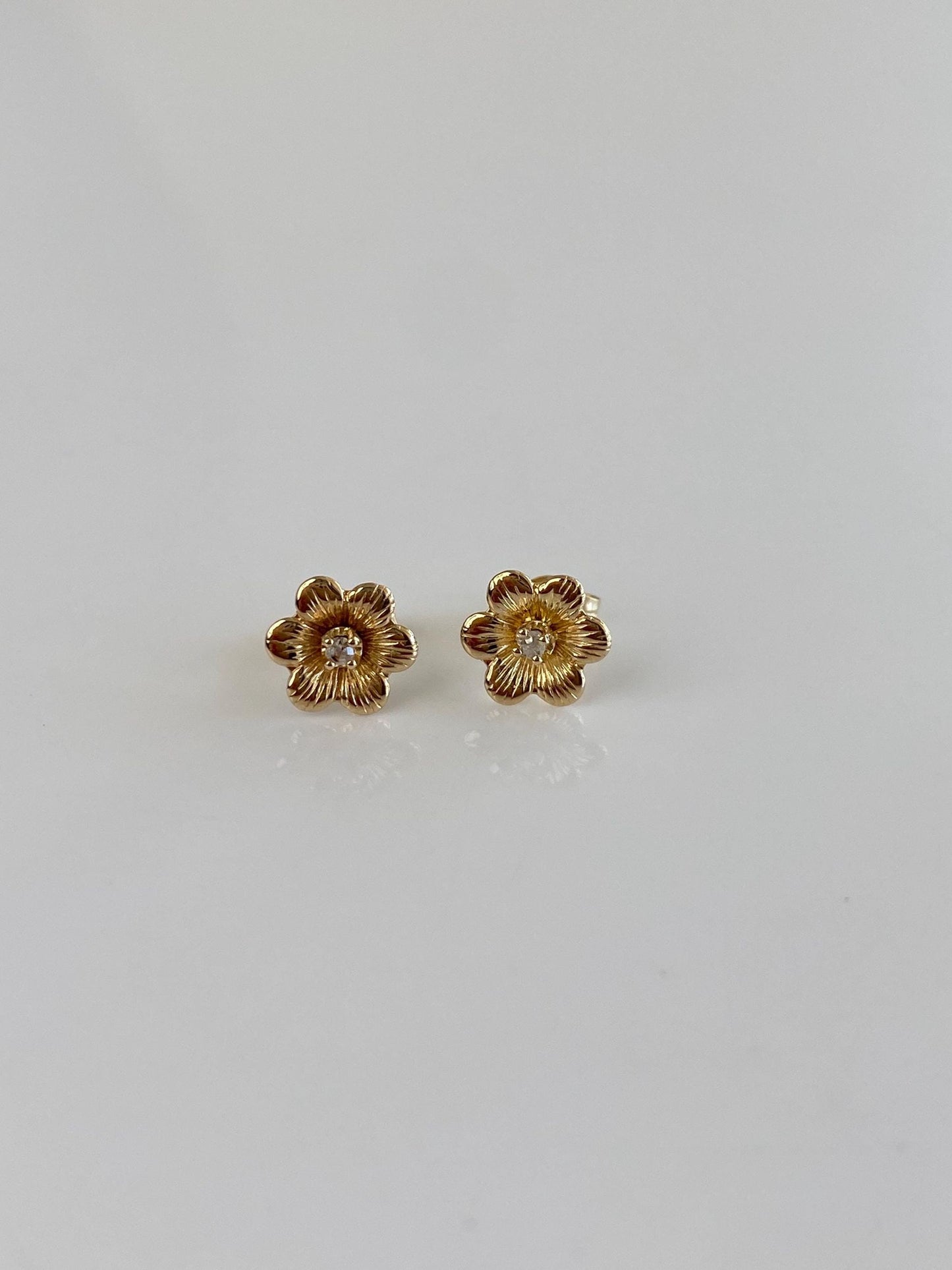 Vintage Solid 14k Yellow Gold Diamond Flower Stud Earrings