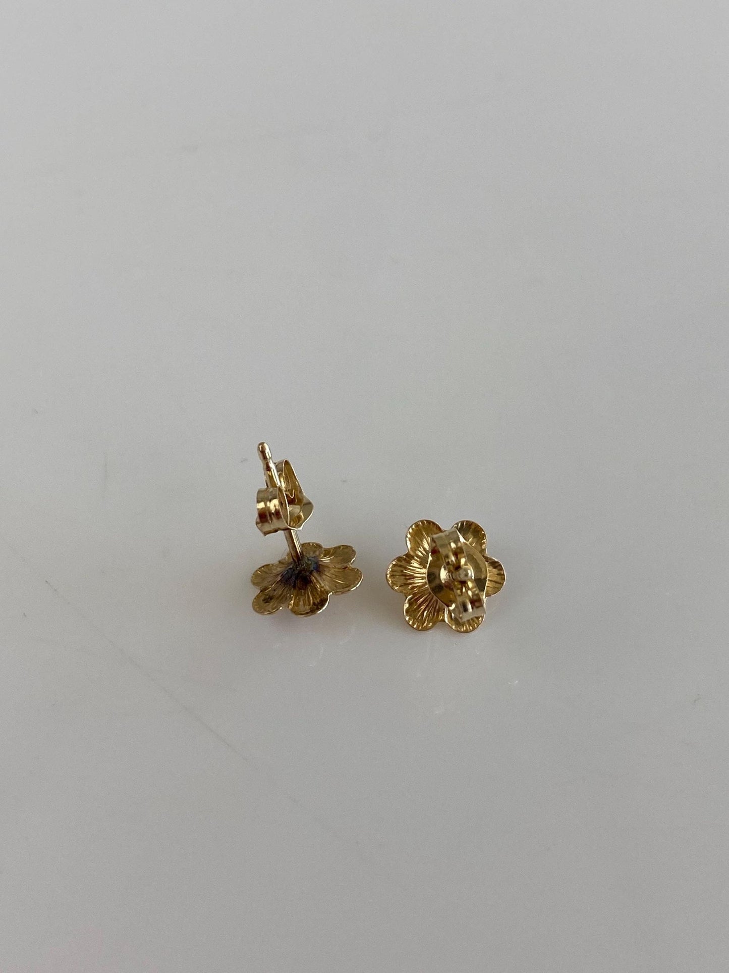 Vintage Solid 14k Yellow Gold Diamond Flower Stud Earrings