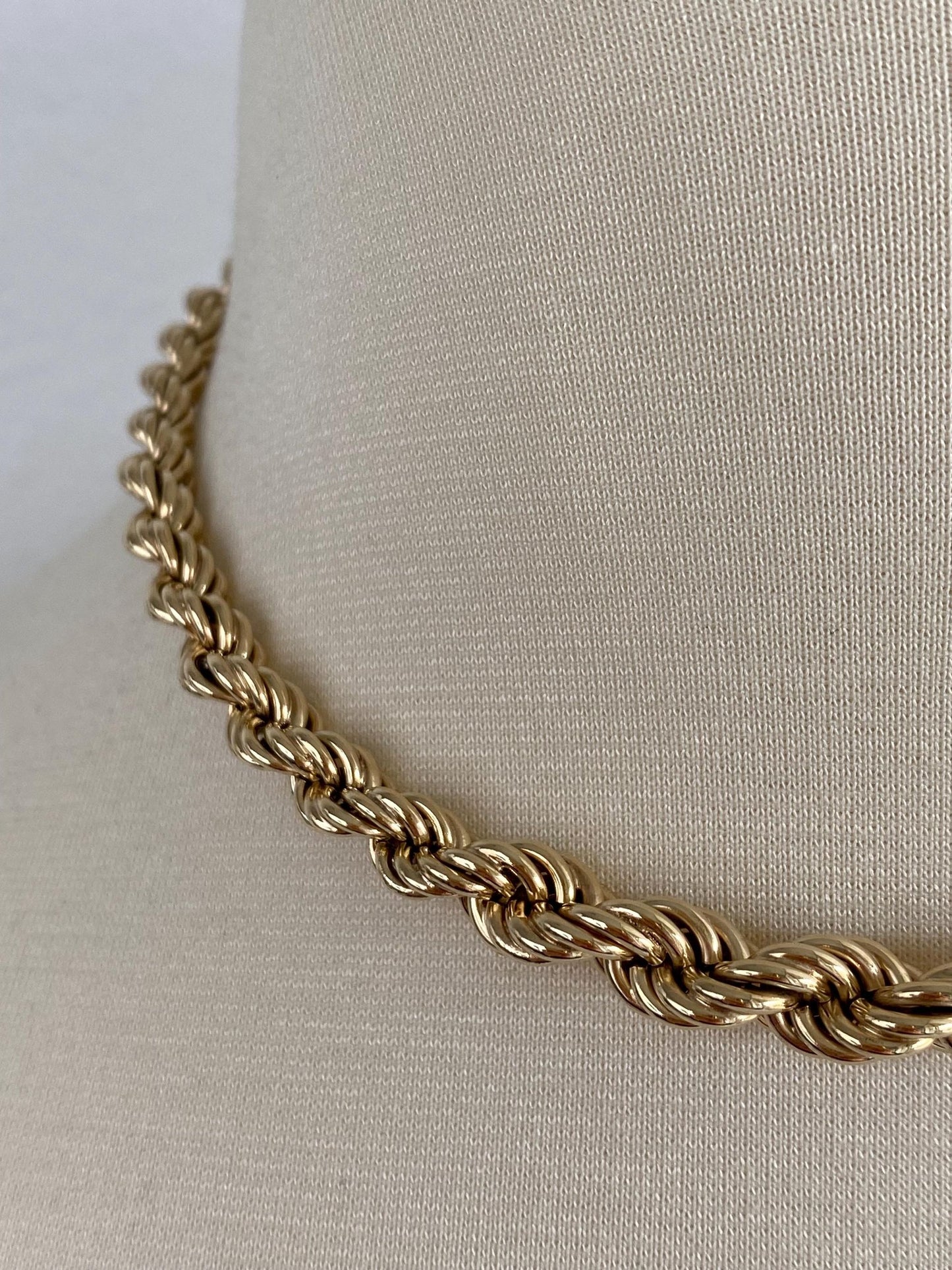 Vintage 14k Yellow Gold Chunky Graduated Rope Chain Necklace - 15.75 inches