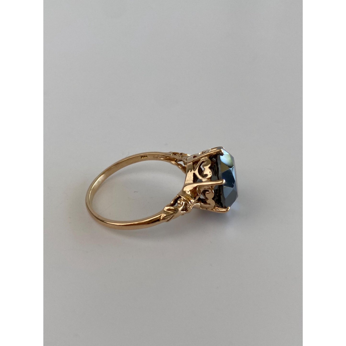 Vintage Solid 14k Yellow Gold Hematite Ring - Size 9.25