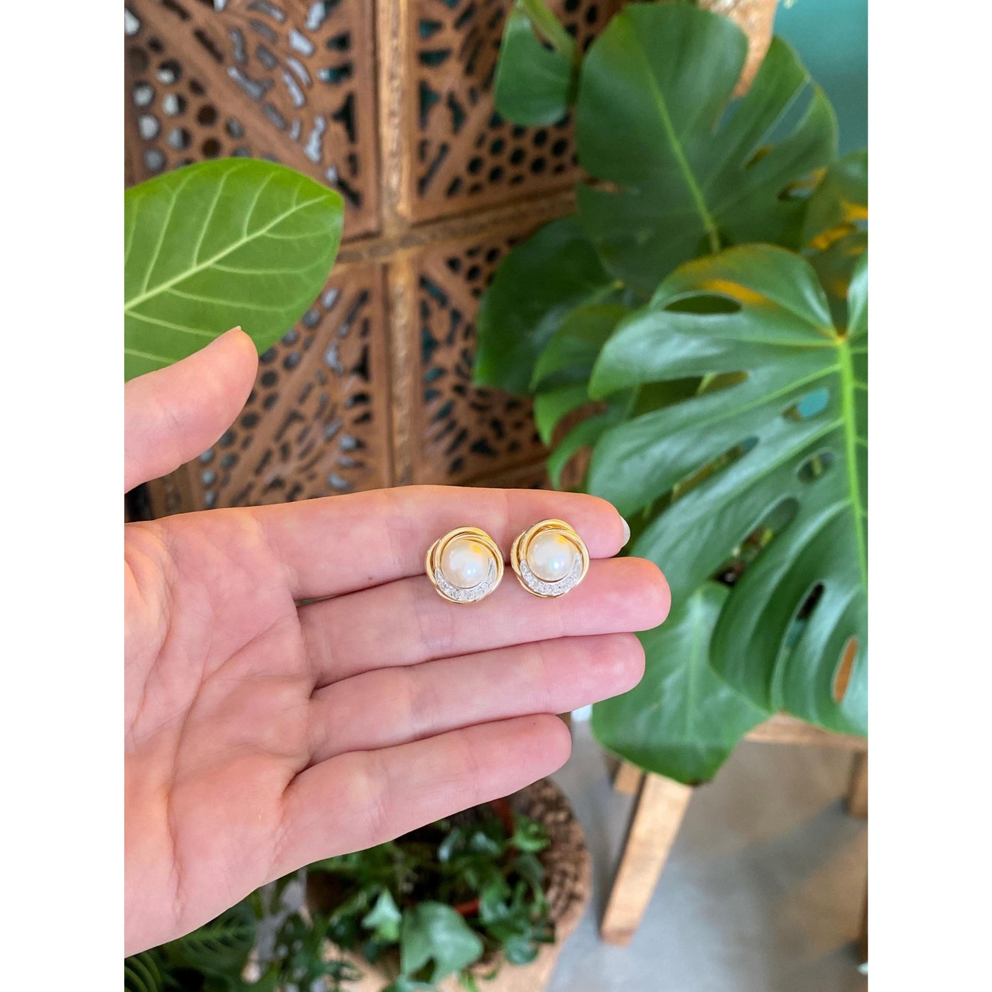 Vintage 14k White & Yellow Gold Clear Sapphire Pearl Knot Stud Earrings