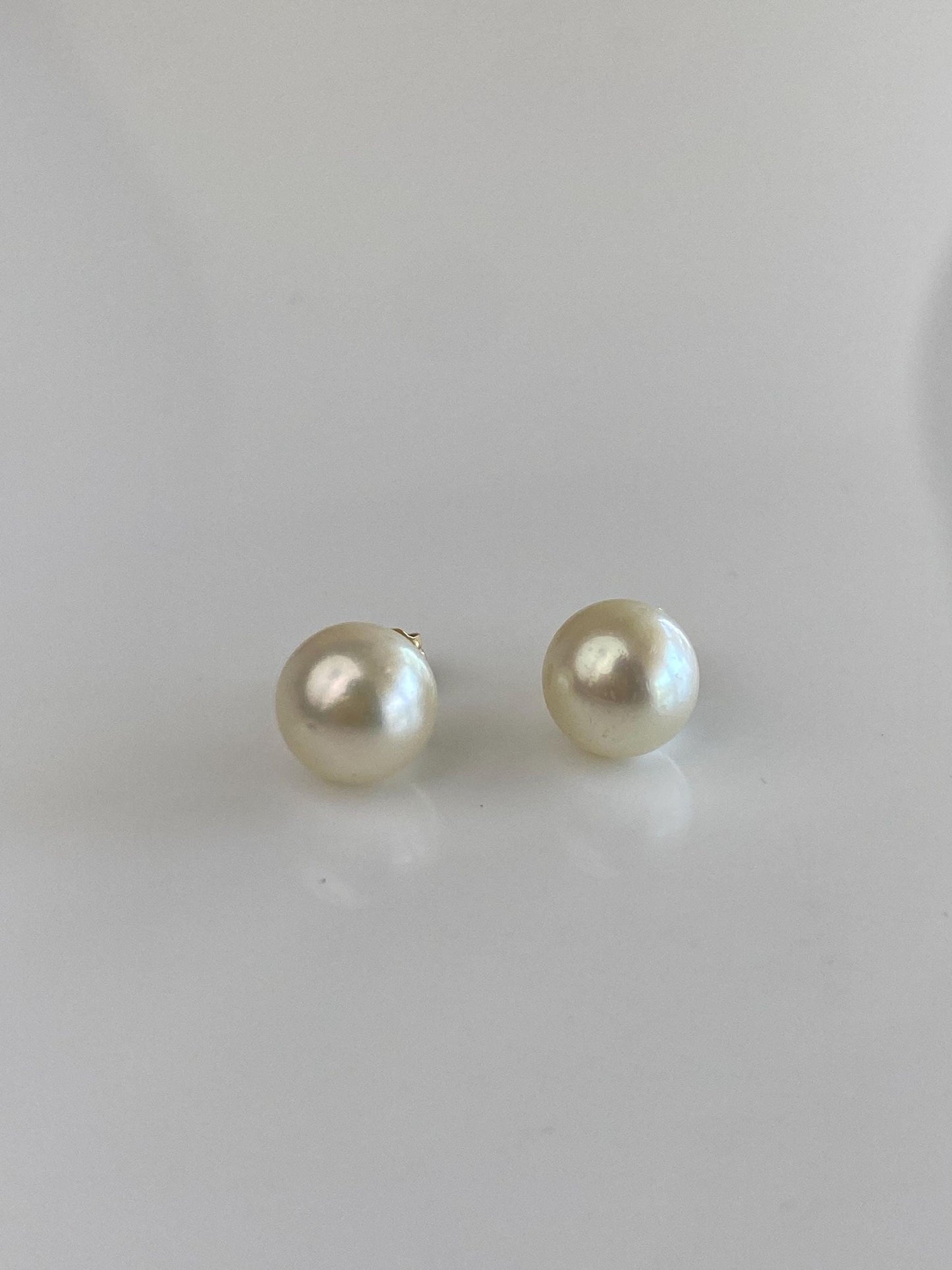 Vintage Solid 14k Yellow Gold Pearl Stud Earrings
