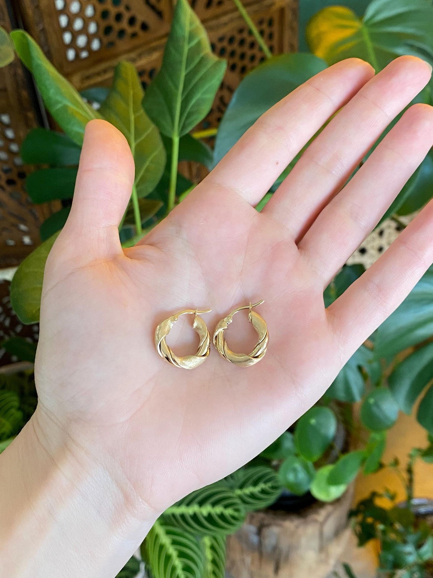 Vintage 14k Yellow Gold Folded Twist Hoop Earrings