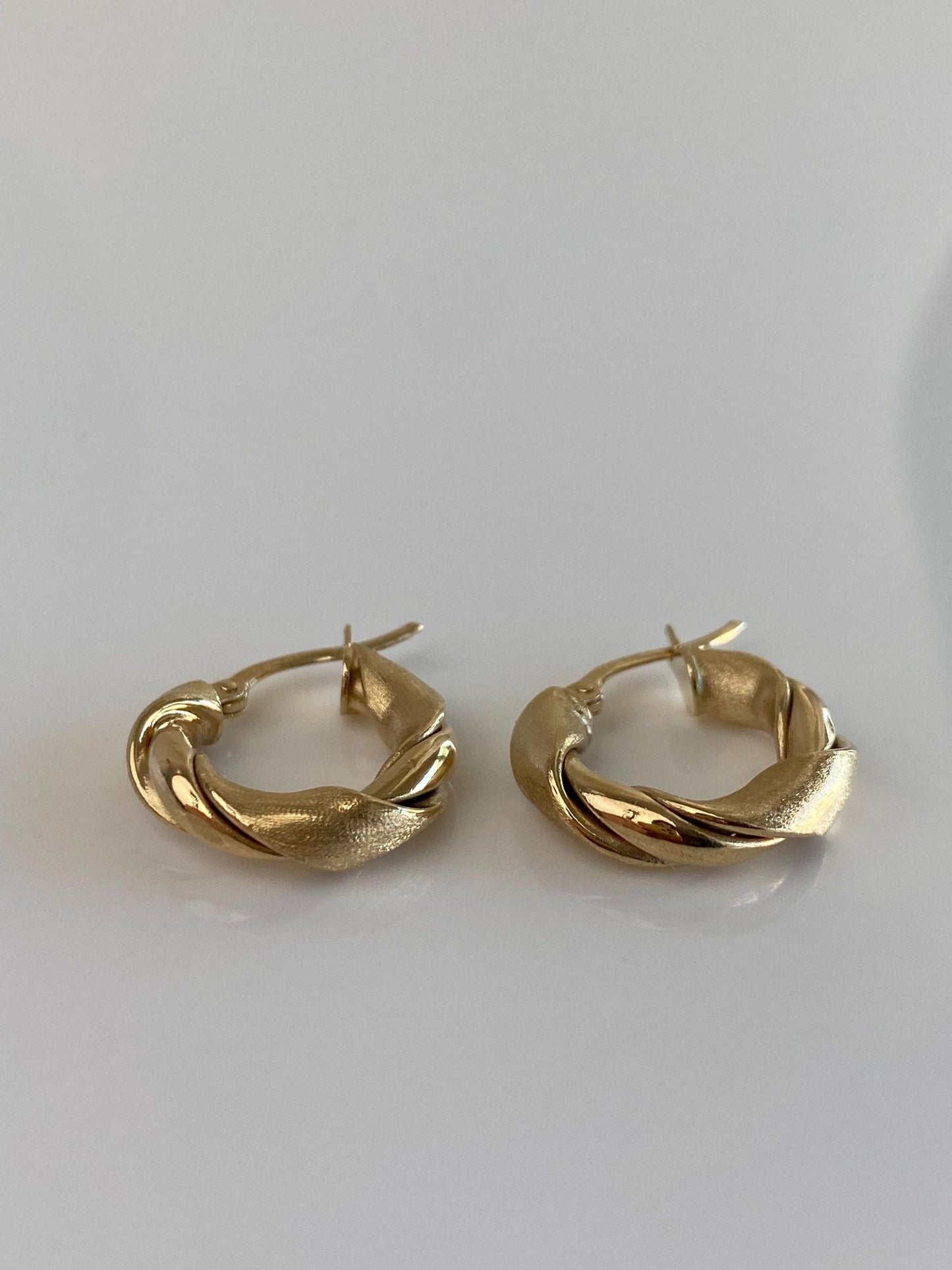 Vintage 14k Yellow Gold Folded Twist Hoop Earrings