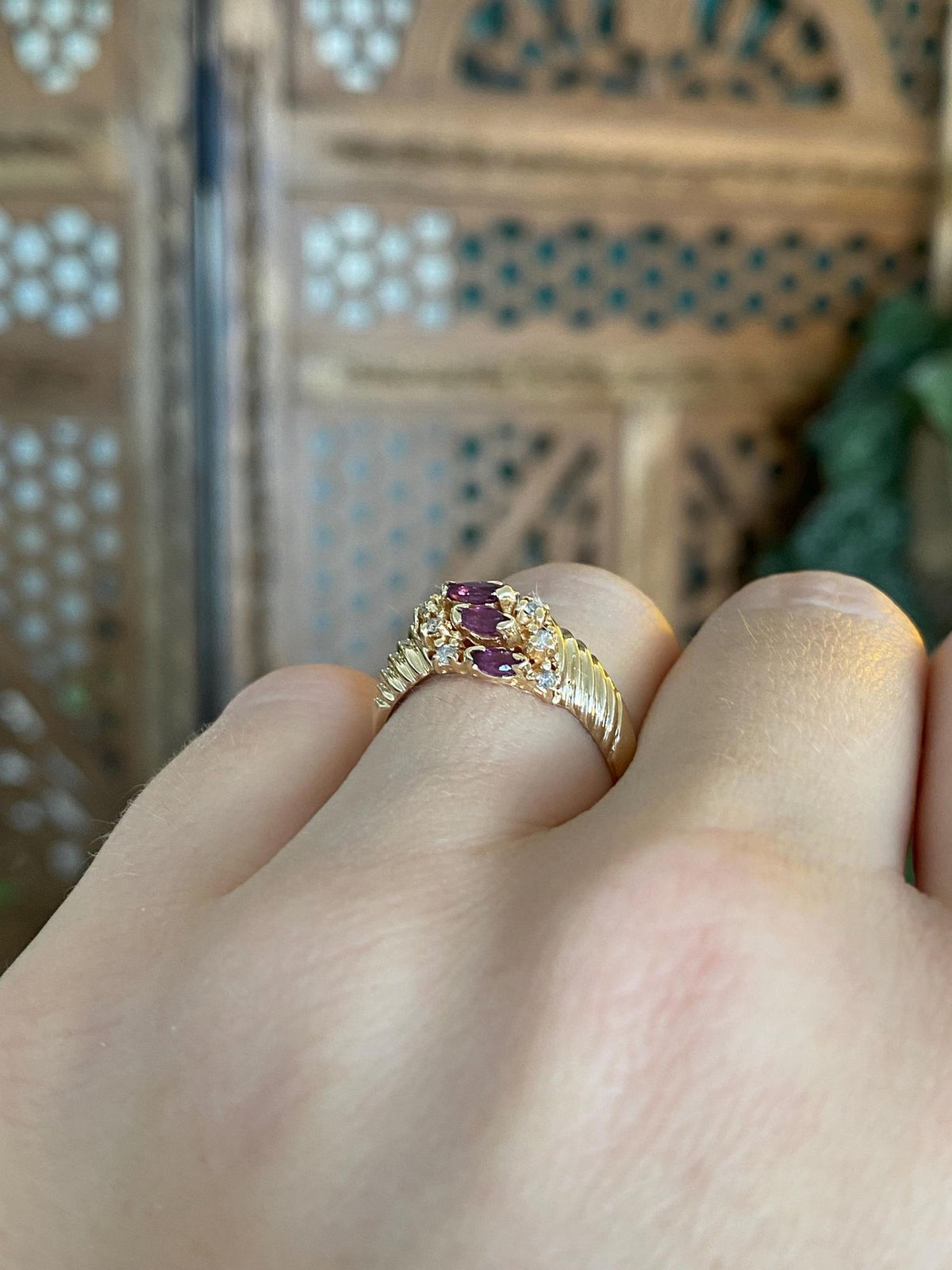Vintage Solid 14k Yellow Gold Marquis Ruby Clear Sapphire Scalloped Ring - Size 6.75