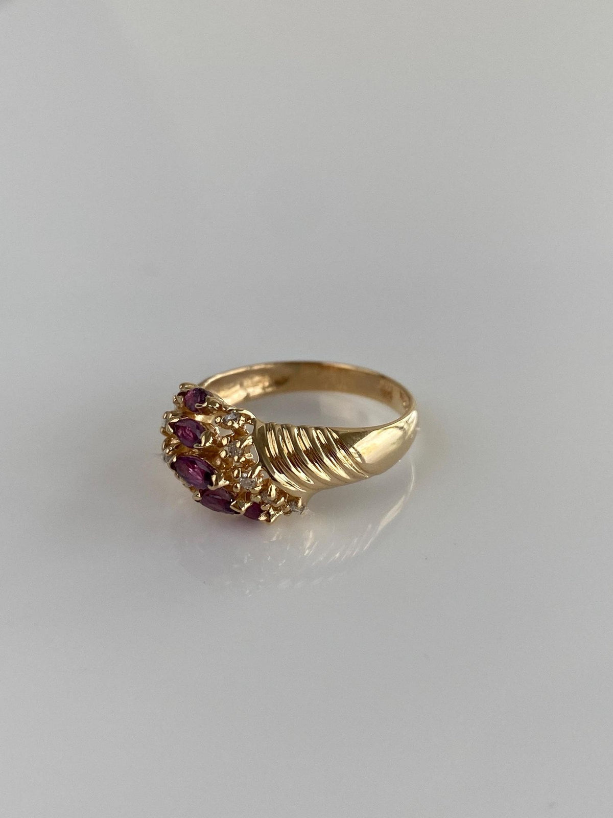 Vintage Solid 14k Yellow Gold Marquis Ruby Clear Sapphire Scalloped Ring - Size 6.75