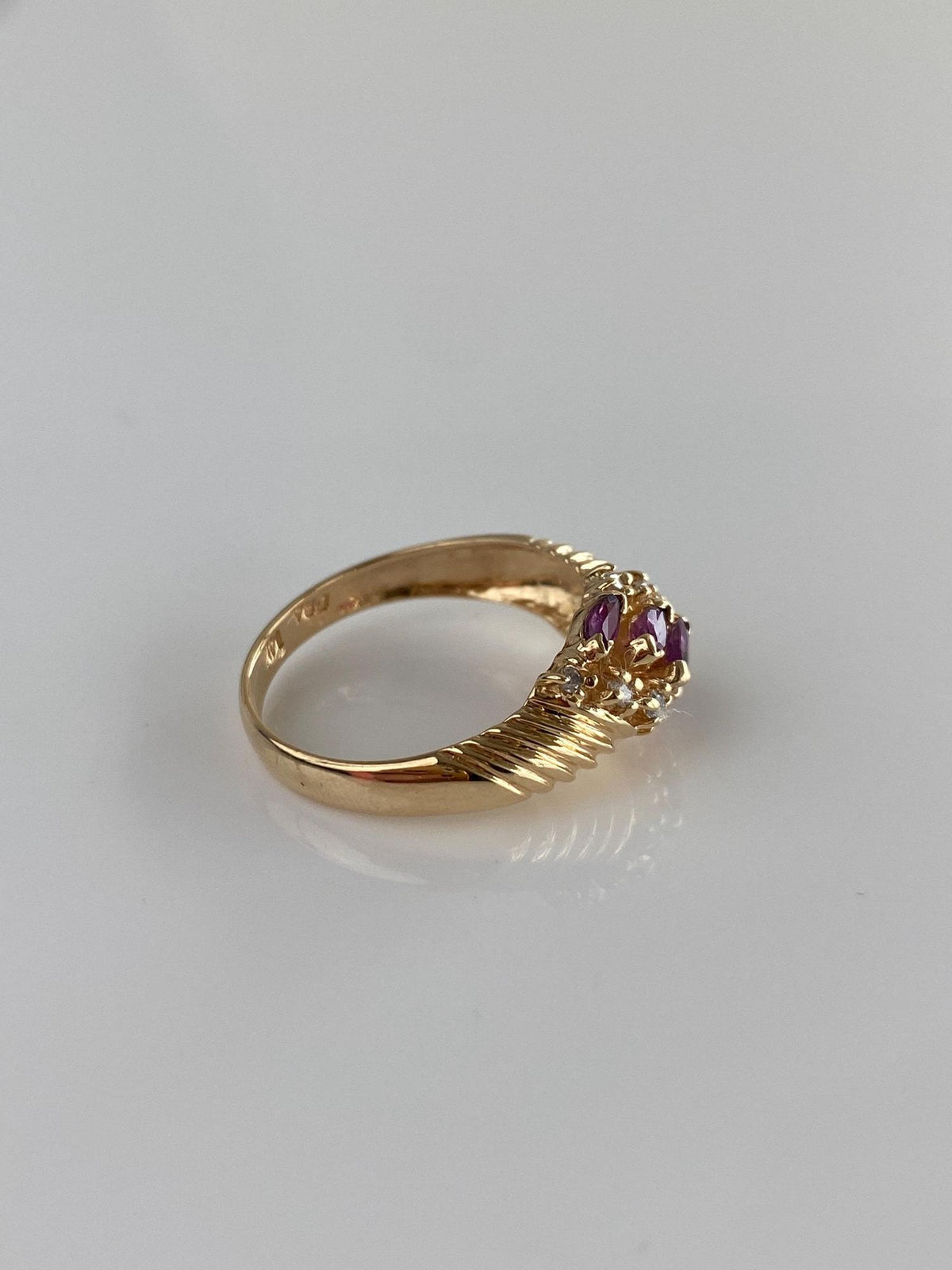 Vintage Solid 14k Yellow Gold Marquis Ruby Clear Sapphire Scalloped Ring - Size 6.75