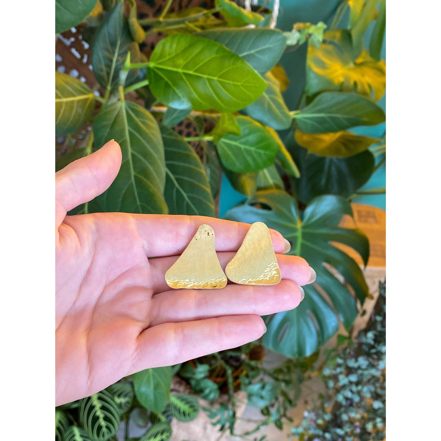 Solid 18k Yellow Gold Hammered Texture Triangle Stud Earrings