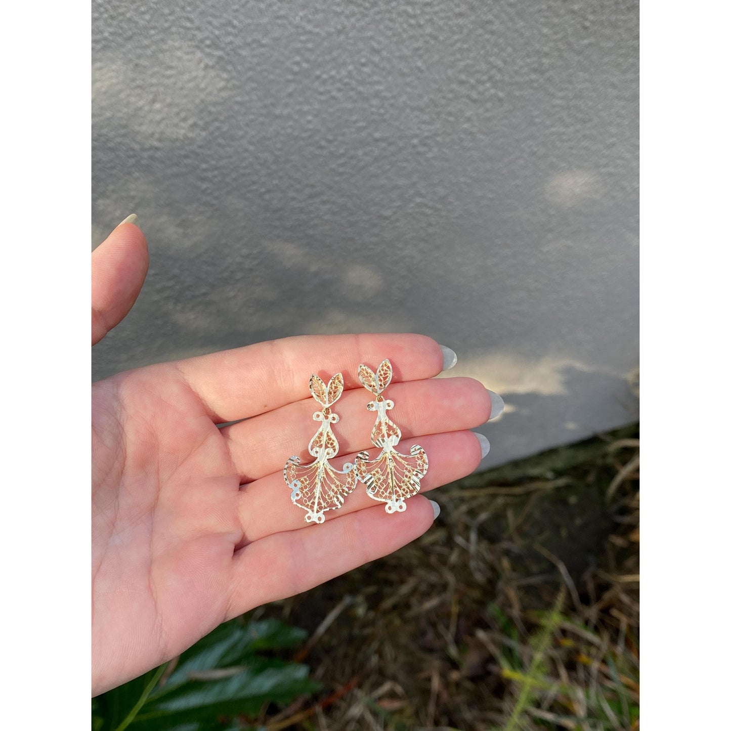 Vintage Solid 14k Yellow Gold Diamond Cut Filigree Dangle Stud Earrings