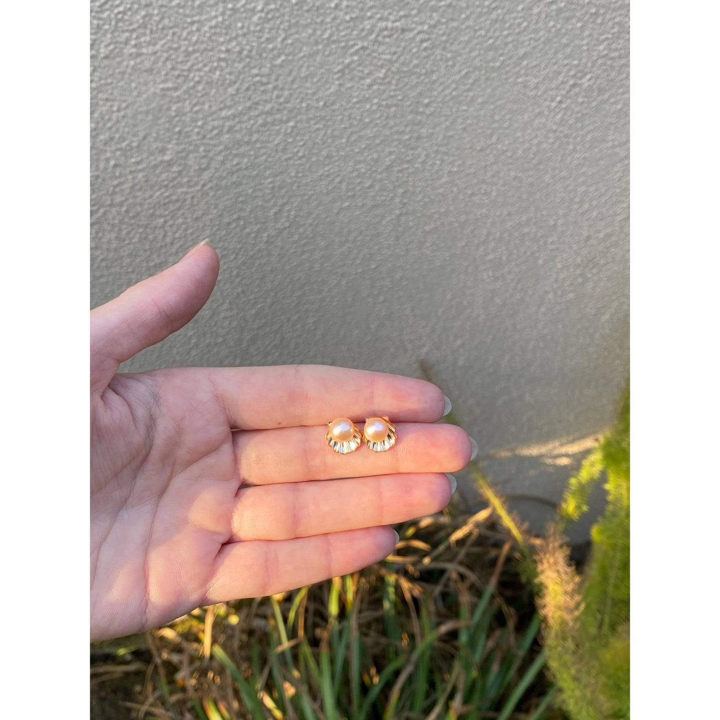 Vintage Solid 14k Yellow Gold Pearl Shell Stud Earrings