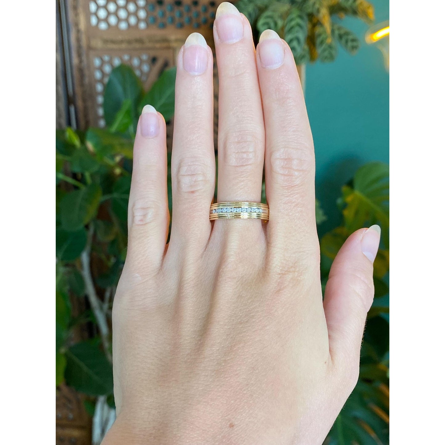 Vintage Solid 10k Yellow Gold Diamond Ring Band - Size 10.5