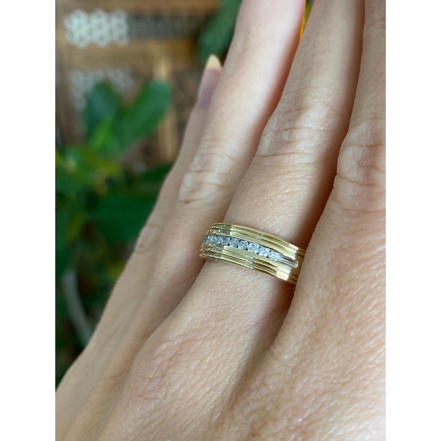 Vintage Solid 10k Yellow Gold Diamond Ring Band - Size 10.5