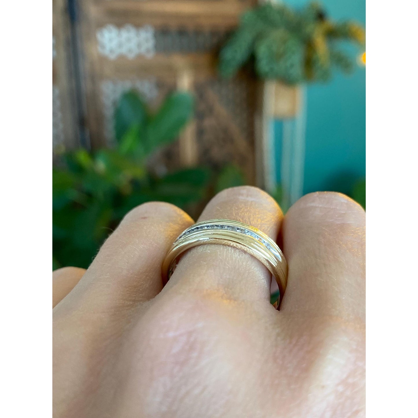 Vintage Solid 10k Yellow Gold Diamond Ring Band - Size 10.5