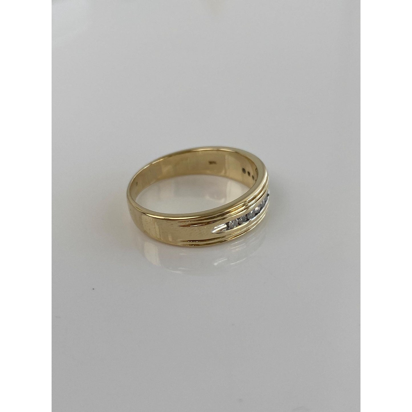 Vintage Solid 10k Yellow Gold Diamond Ring Band - Size 10.5