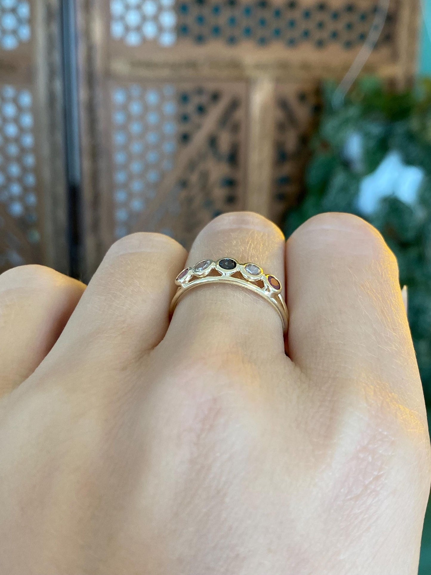 Vintage Solid 14k Yellow Gold Pink & Blue Spinel Clear Cubic Zirconia Ring Band - Size 7.5
