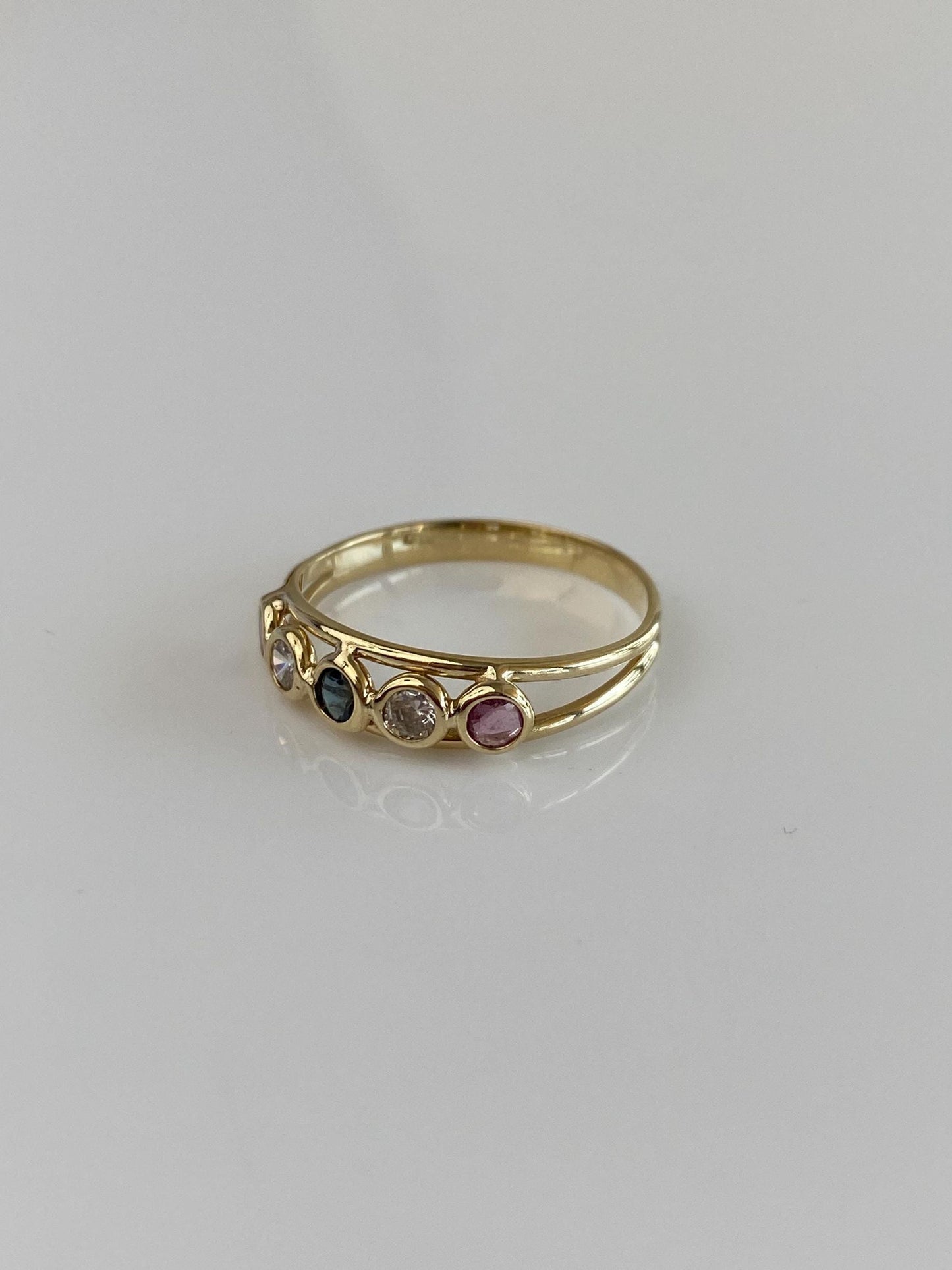 Vintage Solid 14k Yellow Gold Pink & Blue Spinel Clear Cubic Zirconia Ring Band - Size 7.5