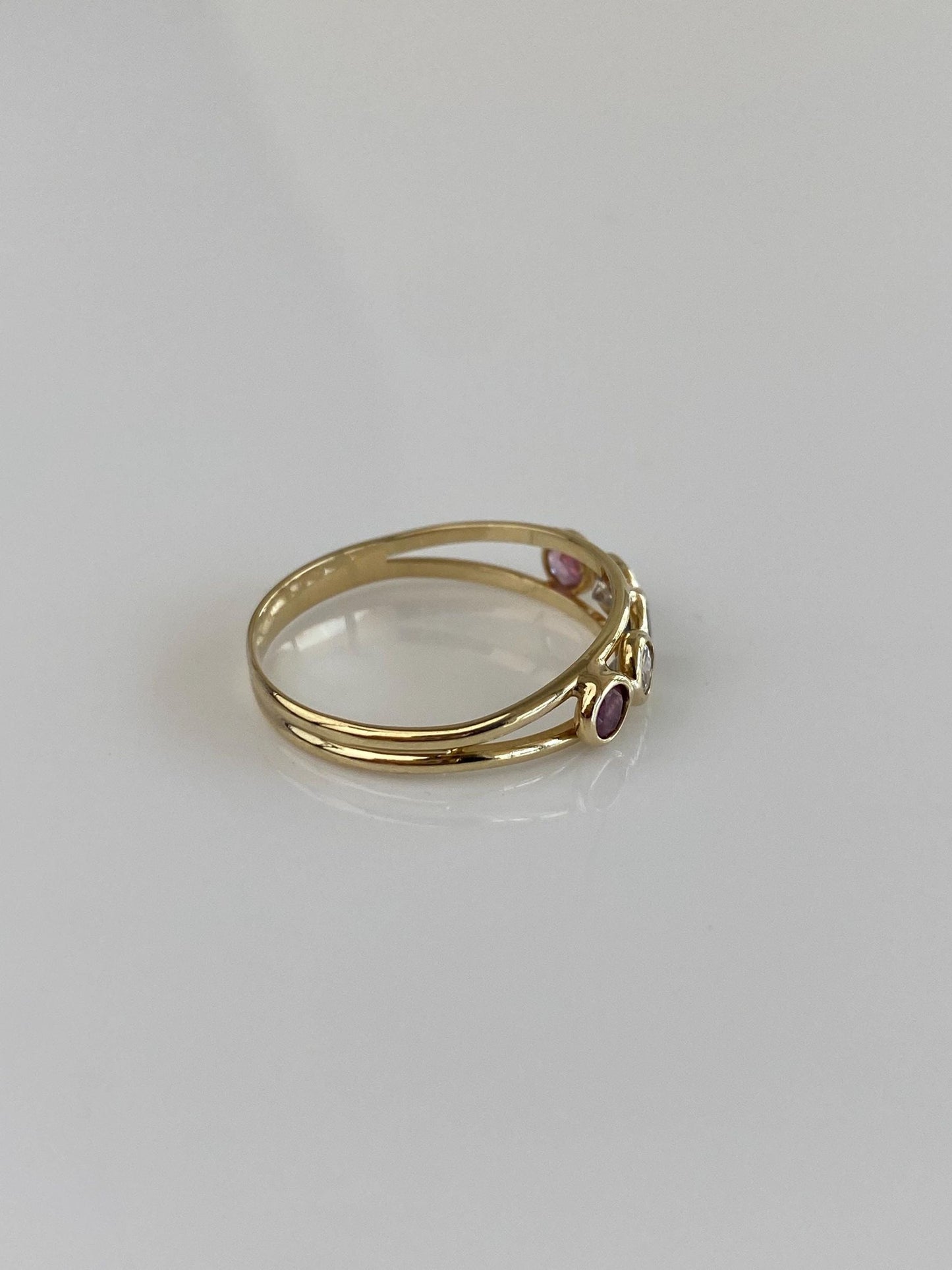 Vintage Solid 14k Yellow Gold Pink & Blue Spinel Clear Cubic Zirconia Ring Band - Size 7.5