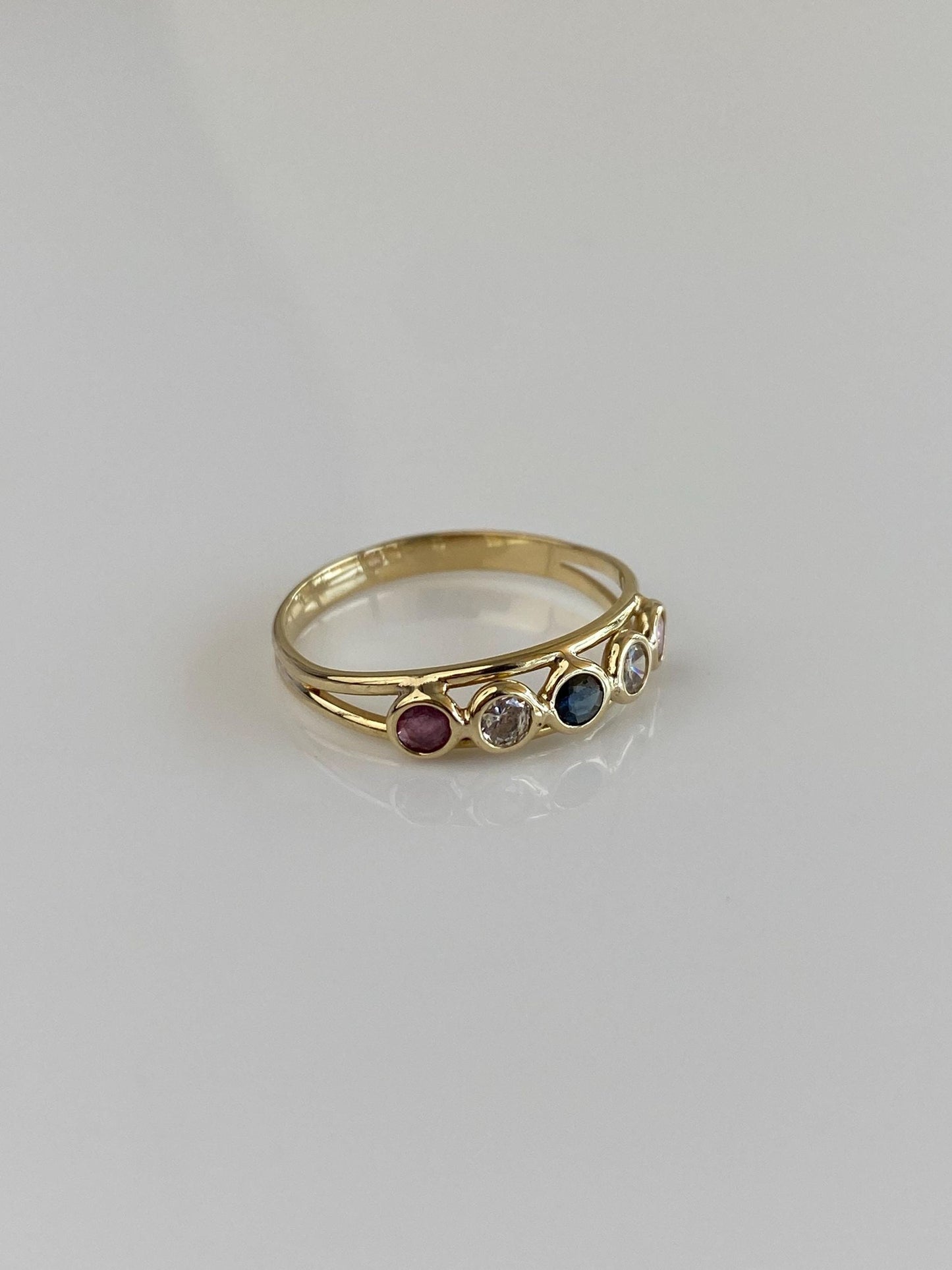 Vintage Solid 14k Yellow Gold Pink & Blue Spinel Clear Cubic Zirconia Ring Band - Size 7.5