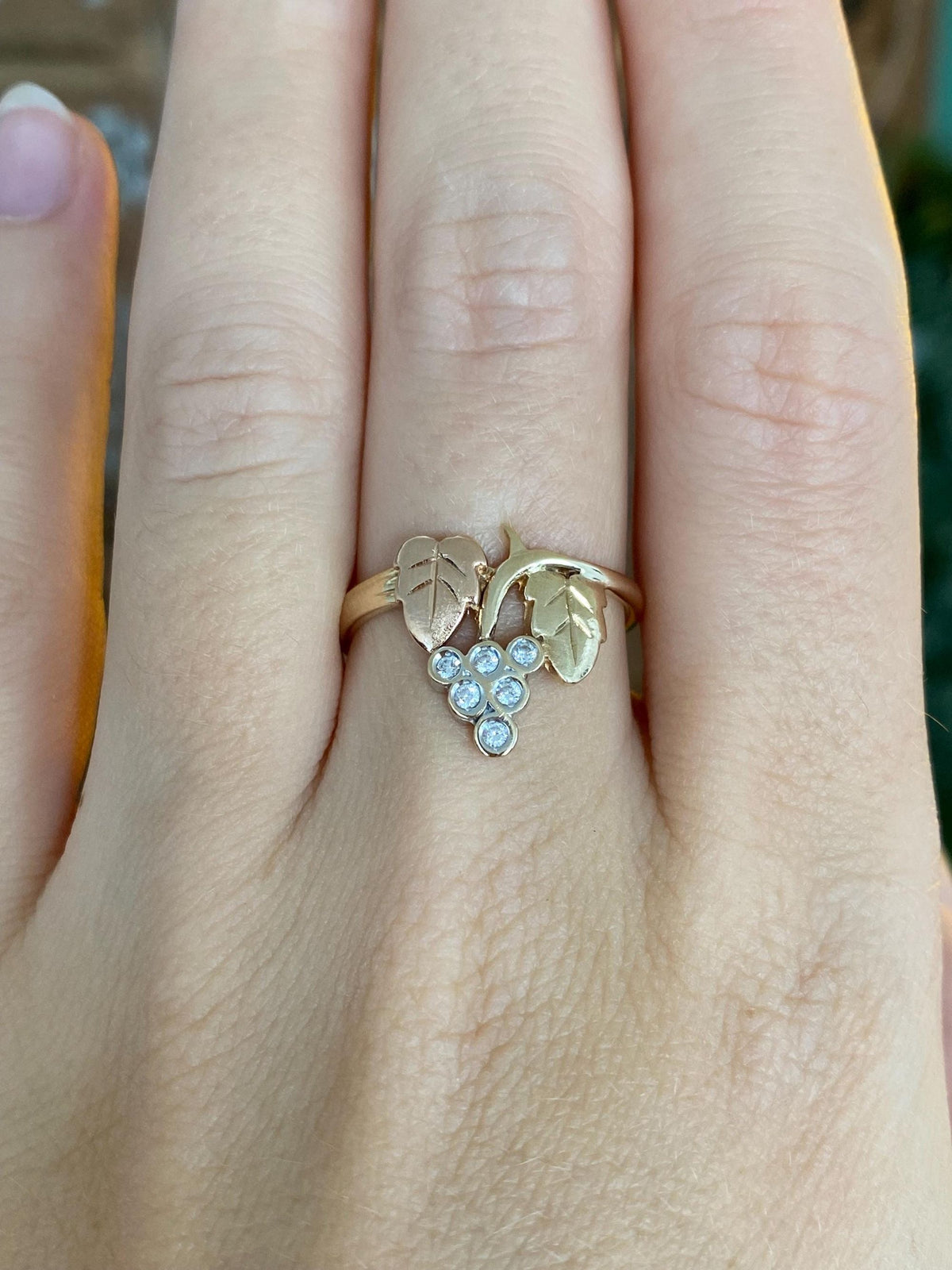 Vintage Solid 14k Rose & Yellow Gold Clear Cubic Zirconia Leaves Ring - Size 8.25