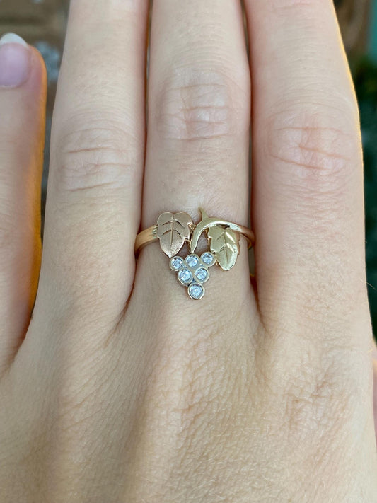 Vintage Solid 14k Rose & Yellow Gold Clear Cubic Zirconia Leaves Ring - Size 8.25