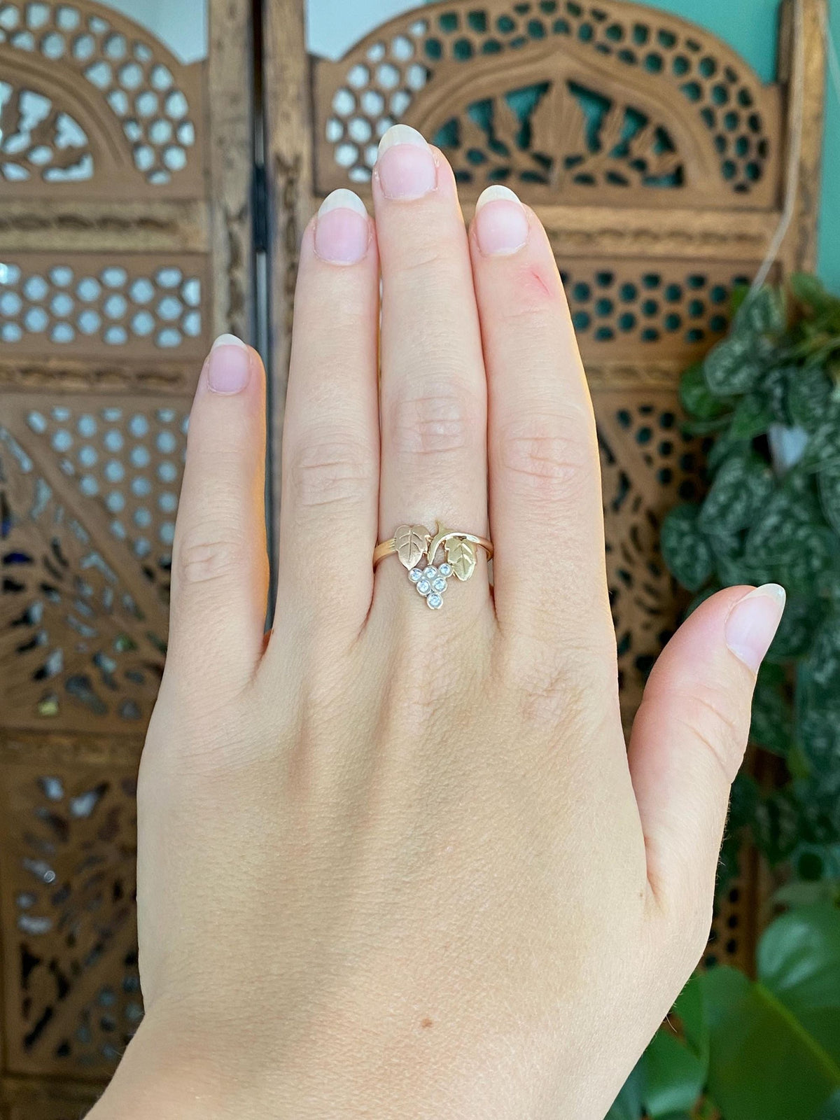 Vintage Solid 14k Rose & Yellow Gold Clear Cubic Zirconia Leaves Ring - Size 8.25