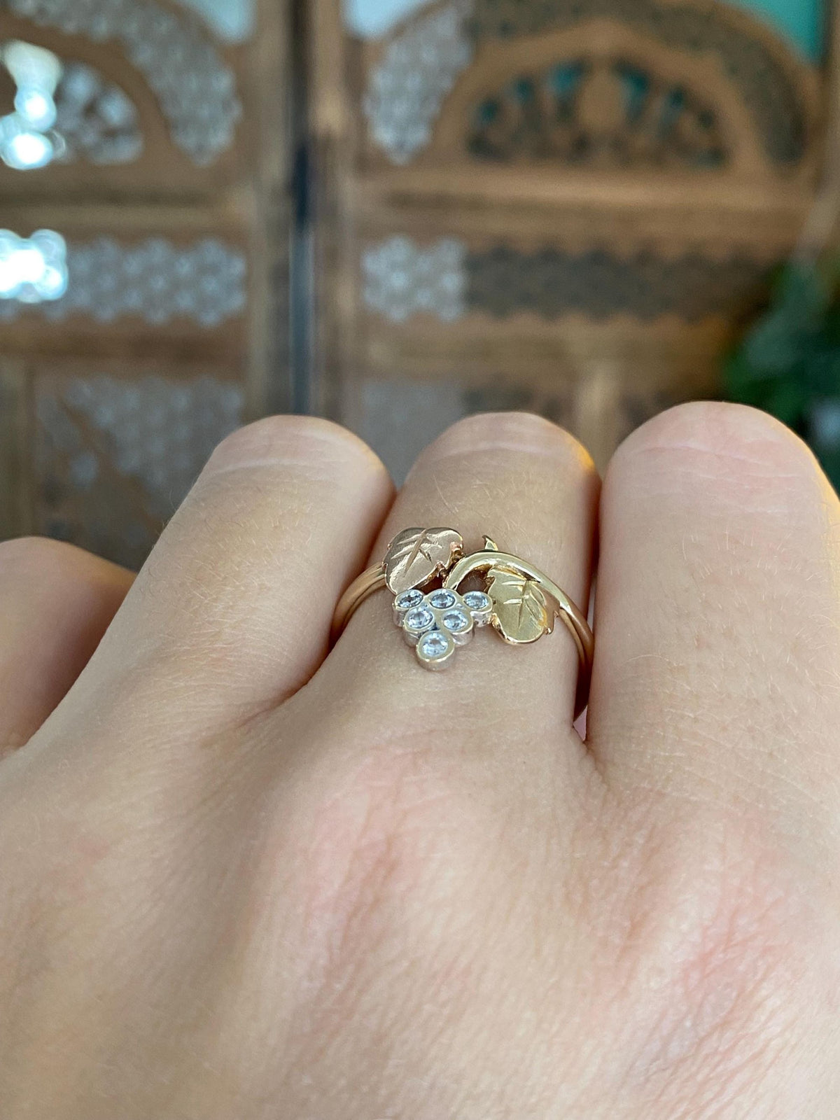 Vintage Solid 14k Rose & Yellow Gold Clear Cubic Zirconia Leaves Ring - Size 8.25