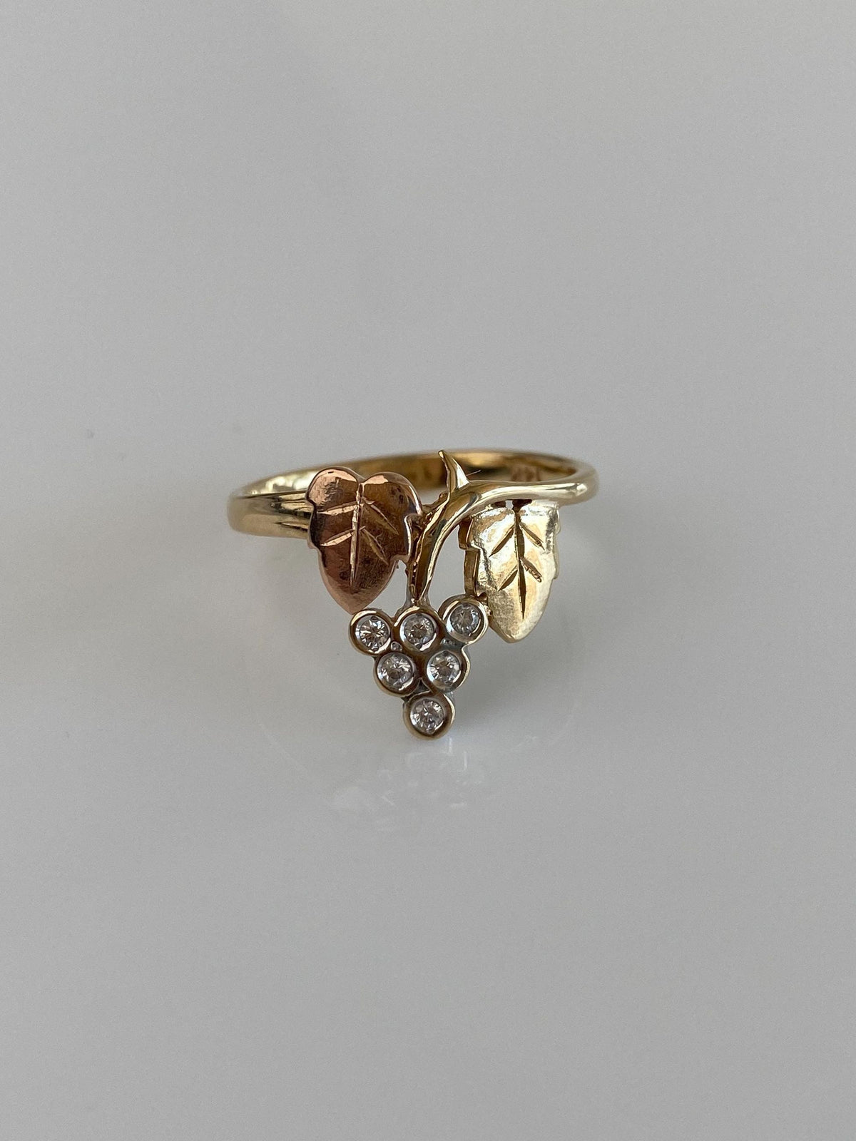 Vintage Solid 14k Rose & Yellow Gold Clear Cubic Zirconia Leaves Ring - Size 8.25