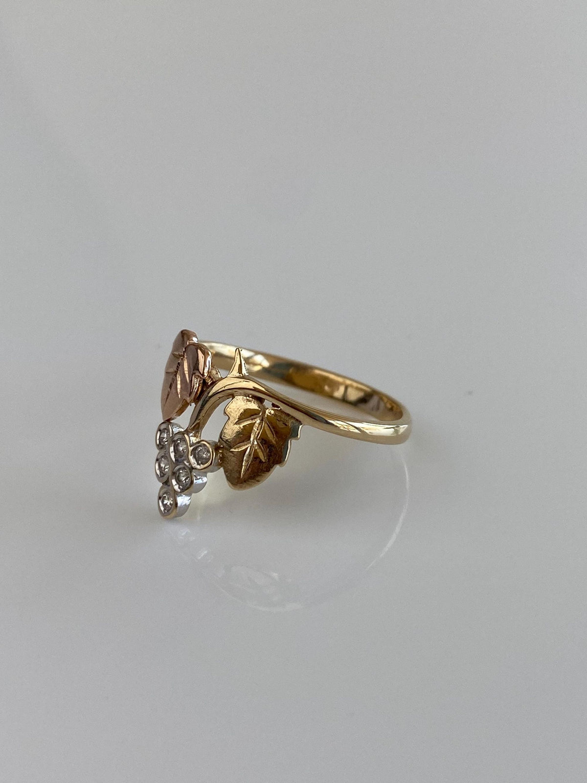 Vintage Solid 14k Rose & Yellow Gold Clear Cubic Zirconia Leaves Ring - Size 8.25