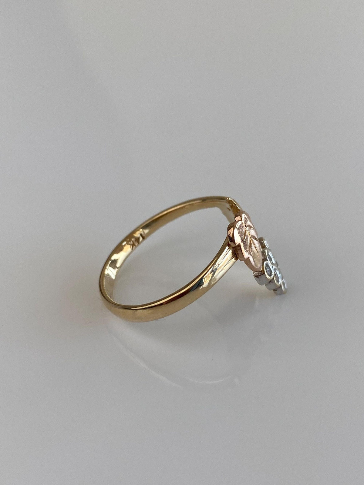 Vintage Solid 14k Rose & Yellow Gold Clear Cubic Zirconia Leaves Ring - Size 8.25