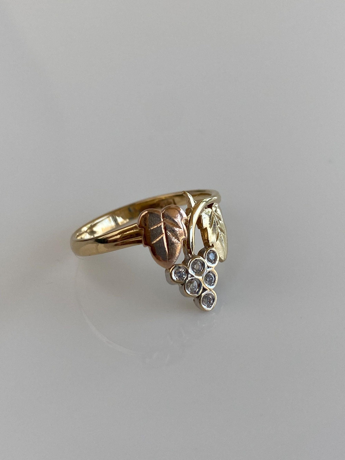 Vintage Solid 14k Rose & Yellow Gold Clear Cubic Zirconia Leaves Ring - Size 8.25