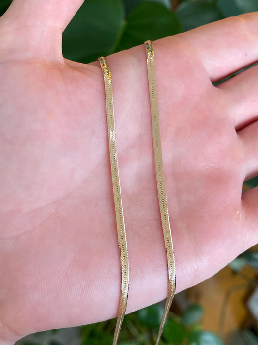 Vintage Solid 14k Yellow Gold Slim Herringbone Chain Necklace - 18.25 inches