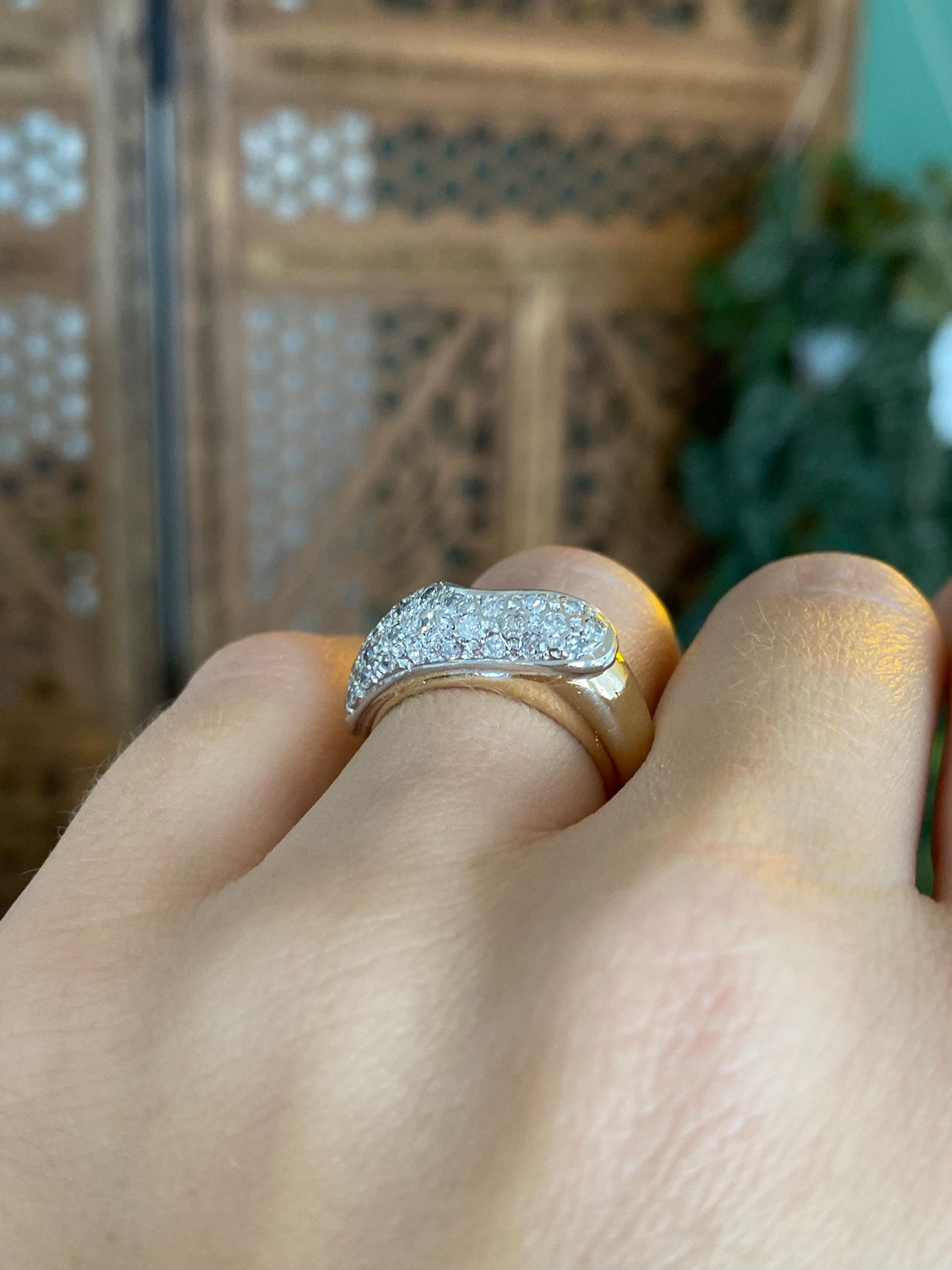 Vintage Solid 14k White & Yellow Gold Diamonds Ring Band - Size 5.75