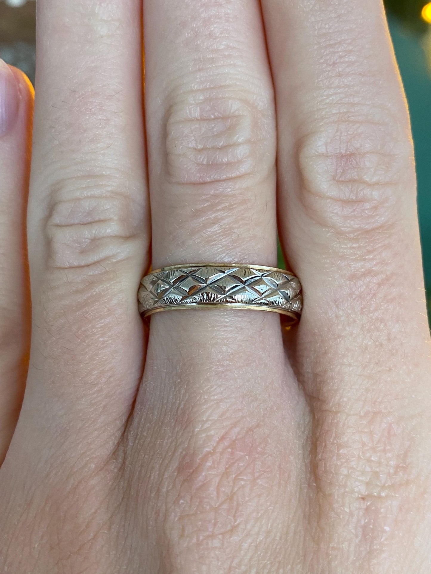 Vintage Solid 14k White & Yellow Gold Quilted Texture Ring Band - Size 9.25