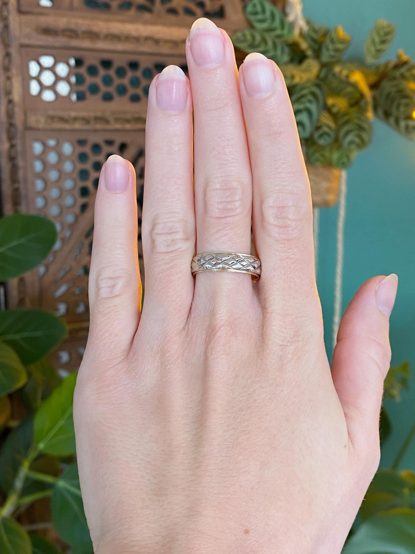 Vintage Solid 14k White & Yellow Gold Quilted Texture Ring Band - Size 9.25