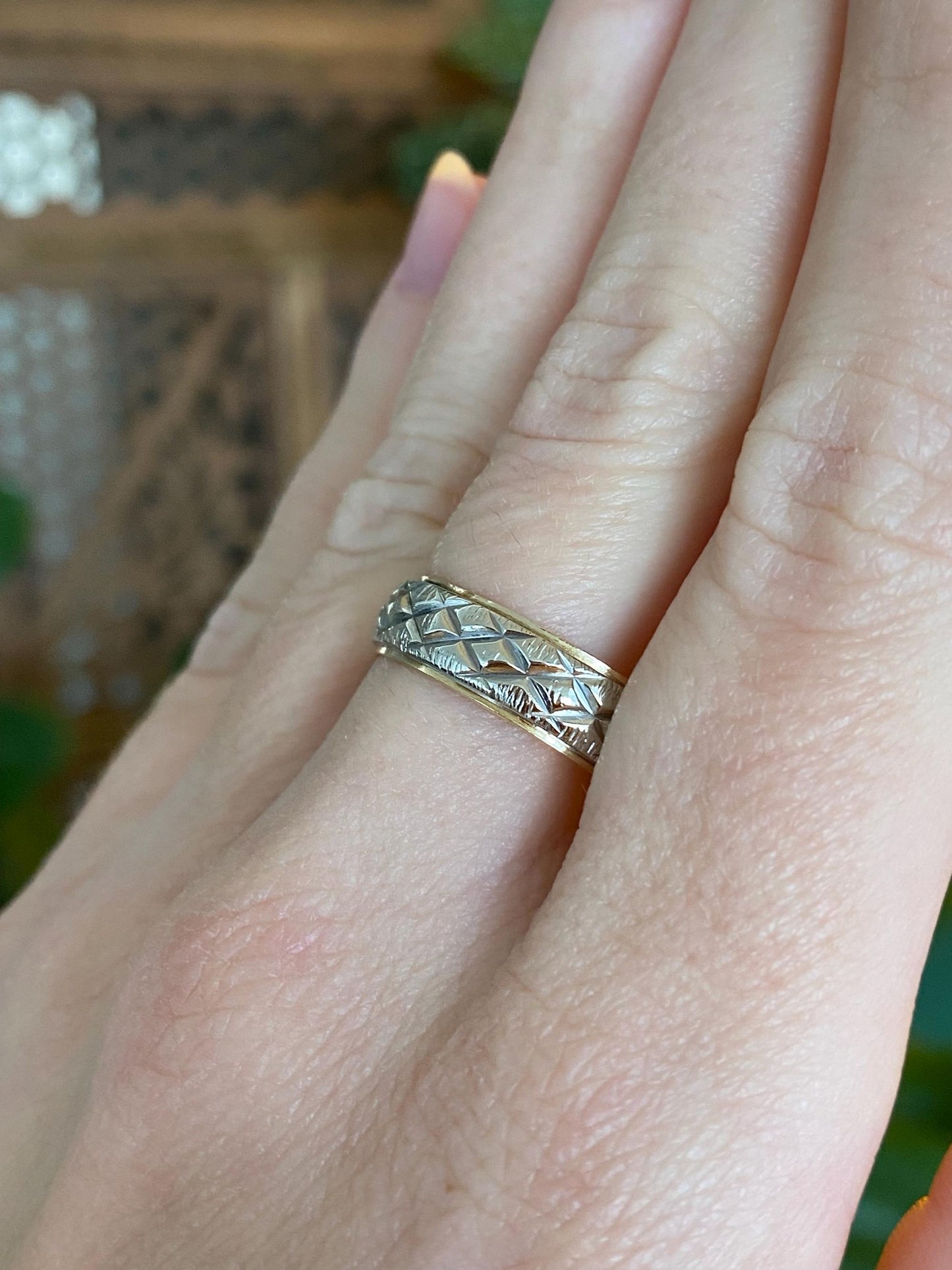 Vintage Solid 14k White & Yellow Gold Quilted Texture Ring Band - Size 9.25