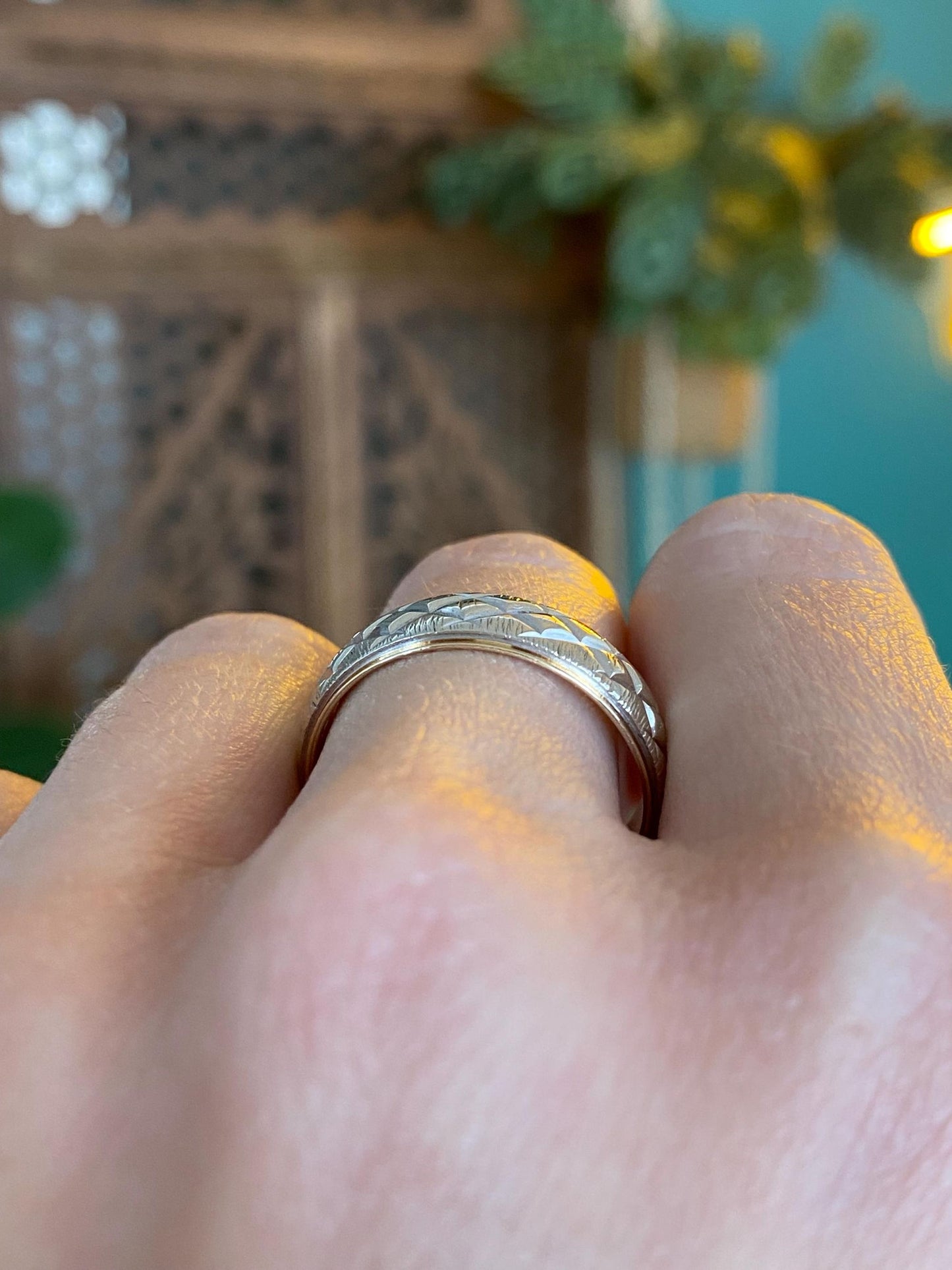 Vintage Solid 14k White & Yellow Gold Quilted Texture Ring Band - Size 9.25