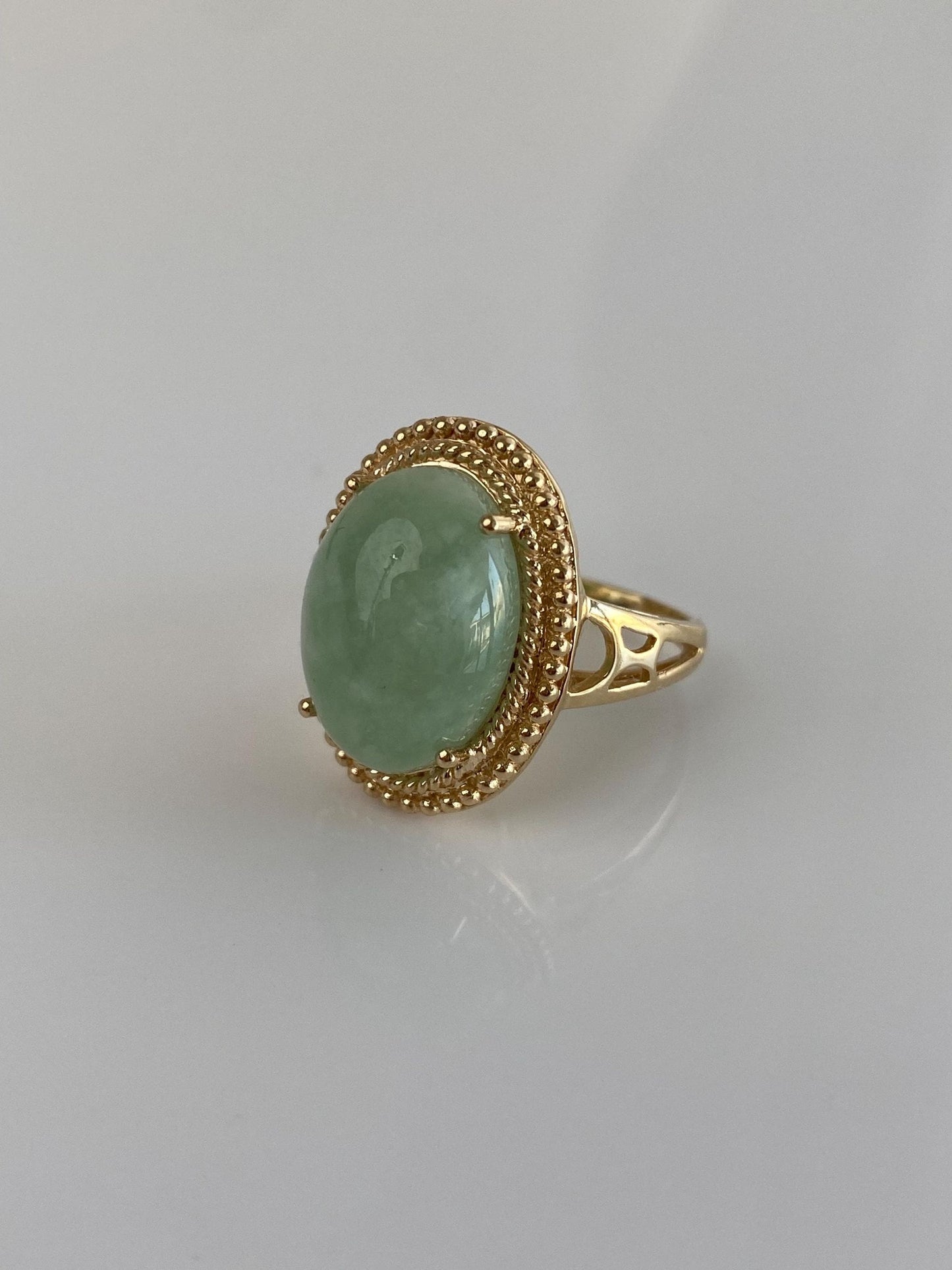 Vintage Solid 14k Yellow Gold Jade Ring - Size 4.75