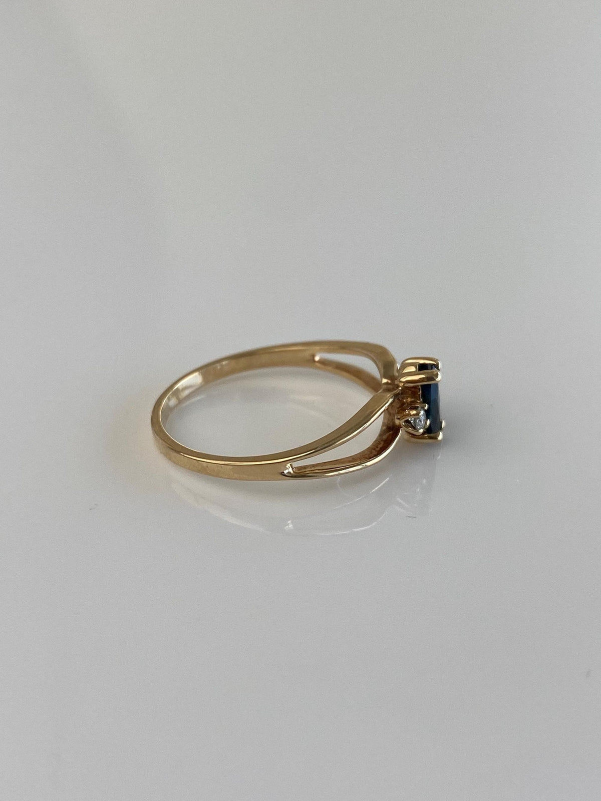 Vintage Solid 10k Yellow Gold Diamonds Marquis Blue Sapphire Ring - Size 5.5