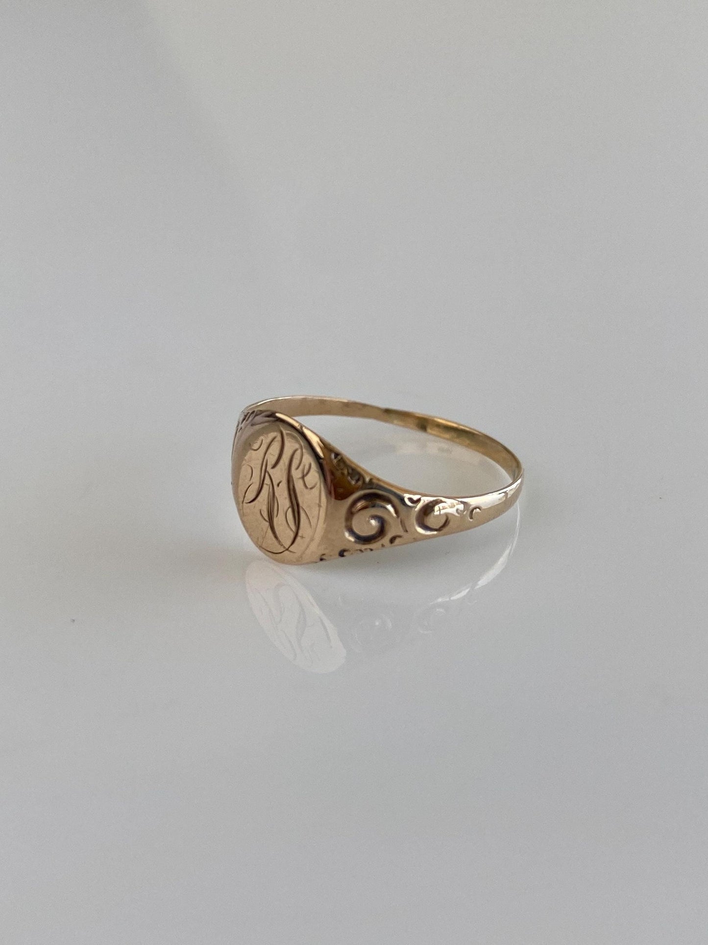 Vintage Solid 9k Rosey Gold Monogram 'RS' Signet Ring - Size 6.25