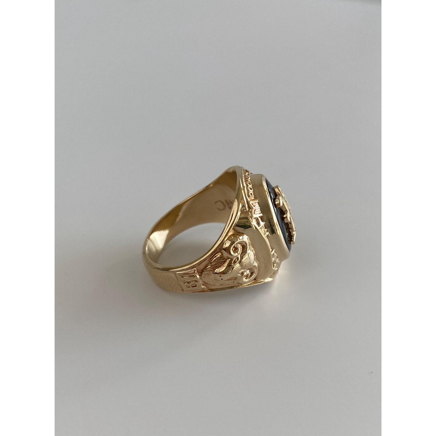 Vintage Solid 10k Yellow Gold Black Onyx Rochester 'R' Class Ring - Size 5