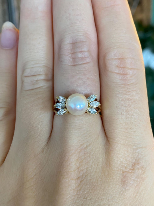 Vintage Solid 18k Yellow Gold Pearl Diamonds Ring - Size 6