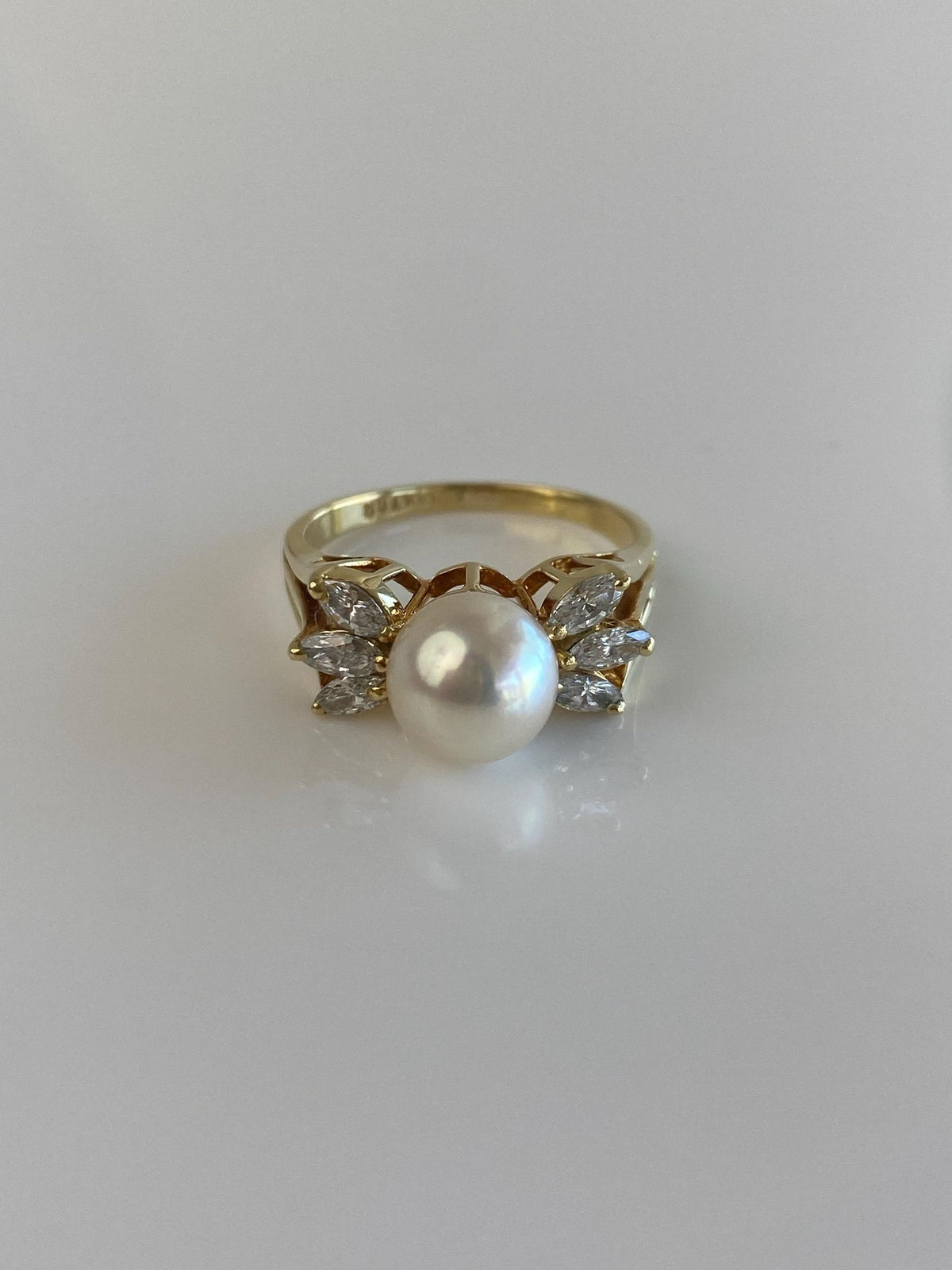 Vintage Solid 18k Yellow Gold Pearl Diamonds Ring - Size 6
