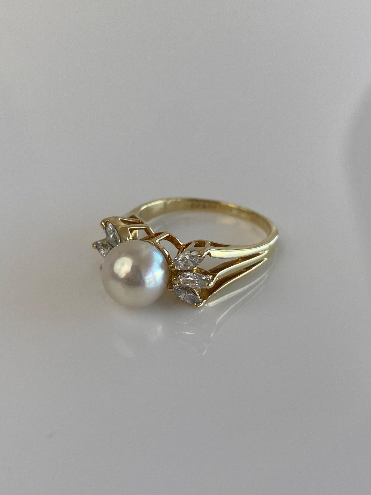 Vintage Solid 18k Yellow Gold Pearl Diamonds Ring - Size 6