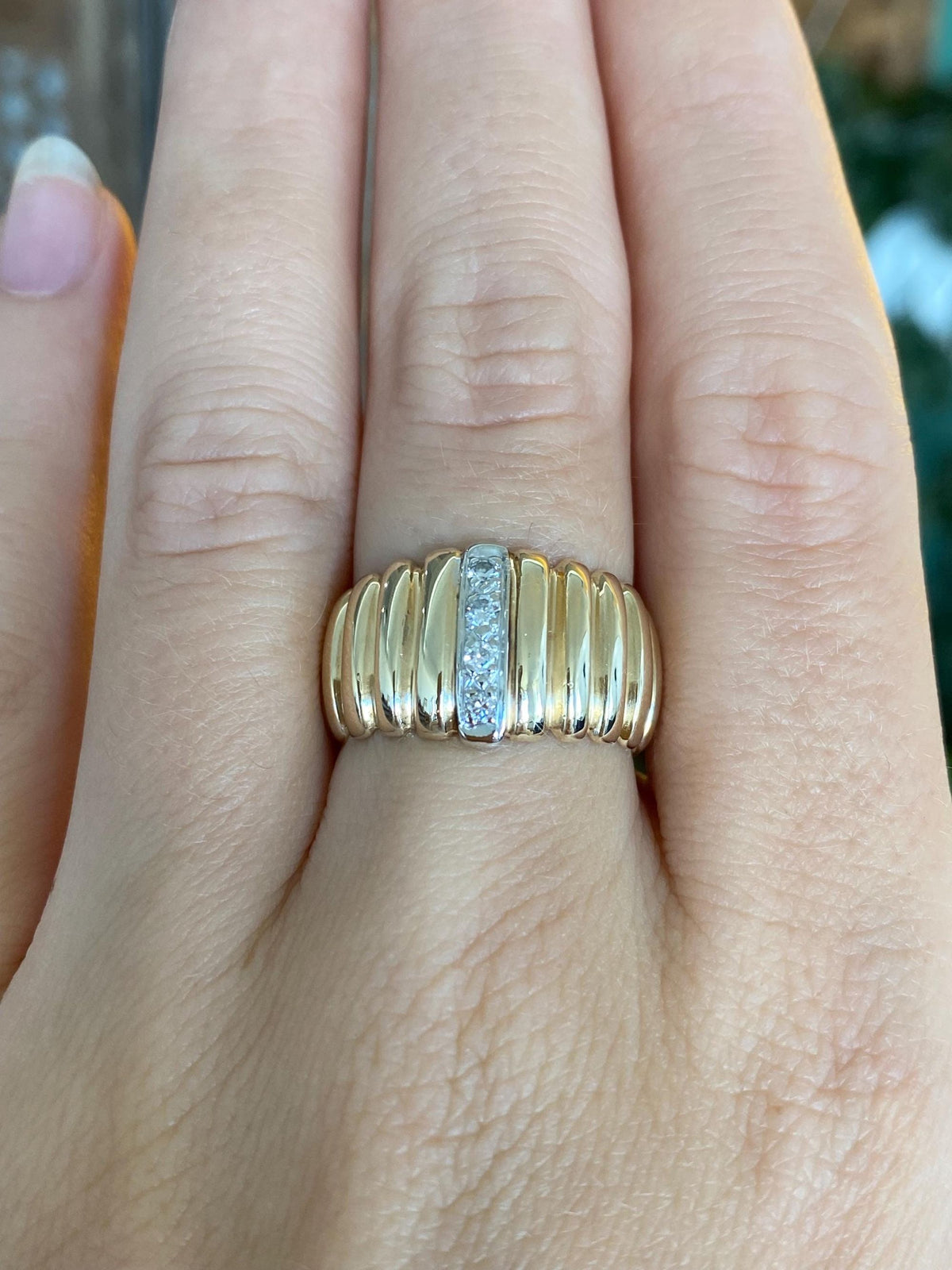Solid 14k White & Yellow Gold Diamonds Scalloped Ring Band - Size 7.25