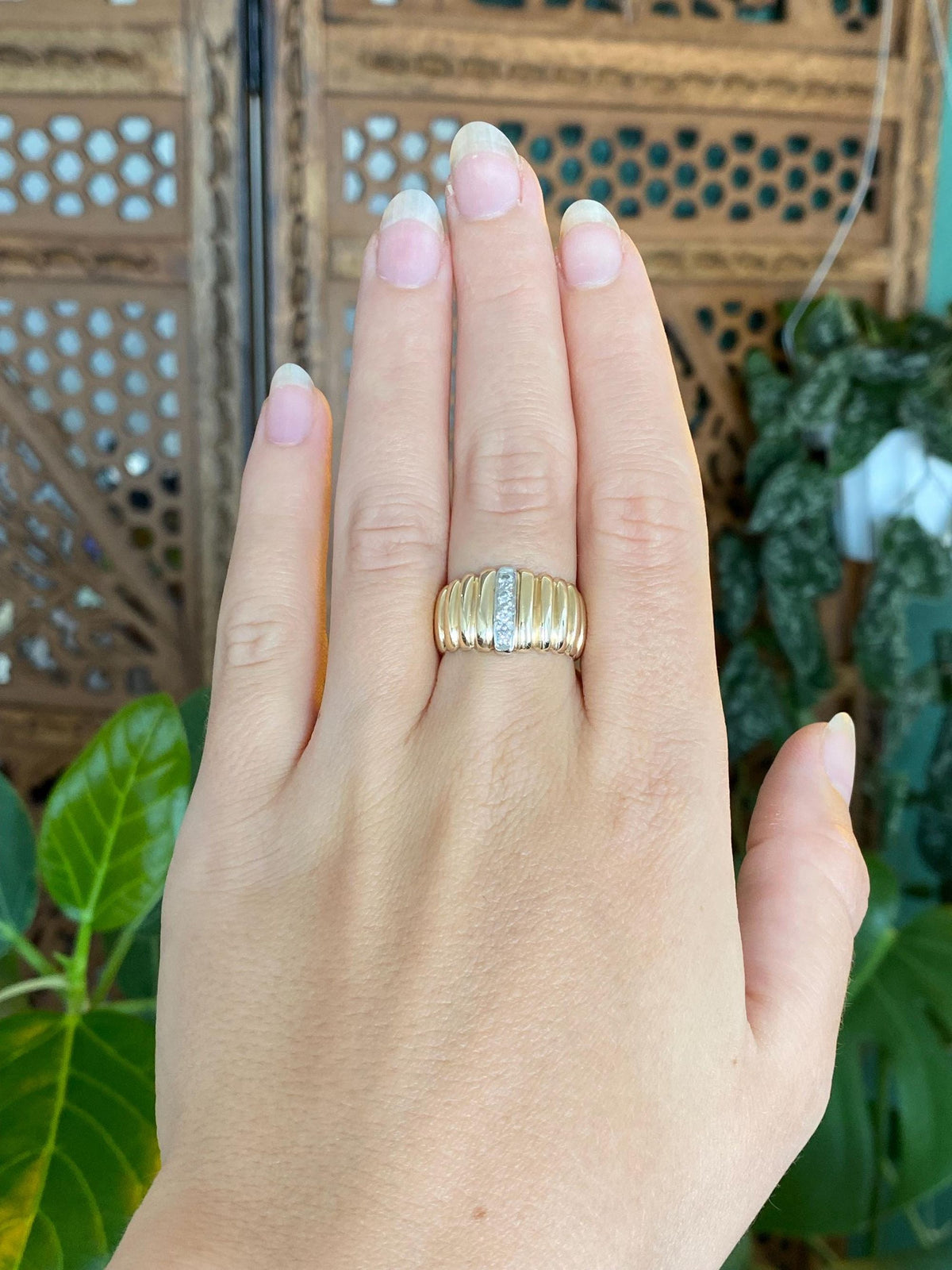 Solid 14k White & Yellow Gold Diamonds Scalloped Ring Band - Size 7.25